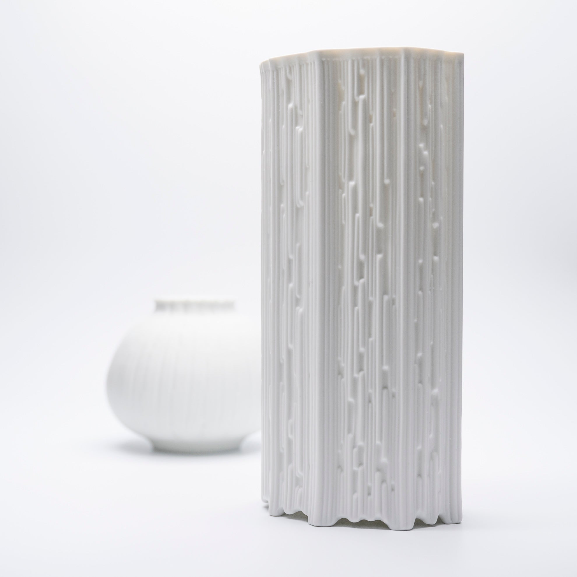 Curated Porcelain Vase Duo – “Zwiebel” of Hans Achtziger for Fürstenberg & Hutschenreuther, mid–late 20th century