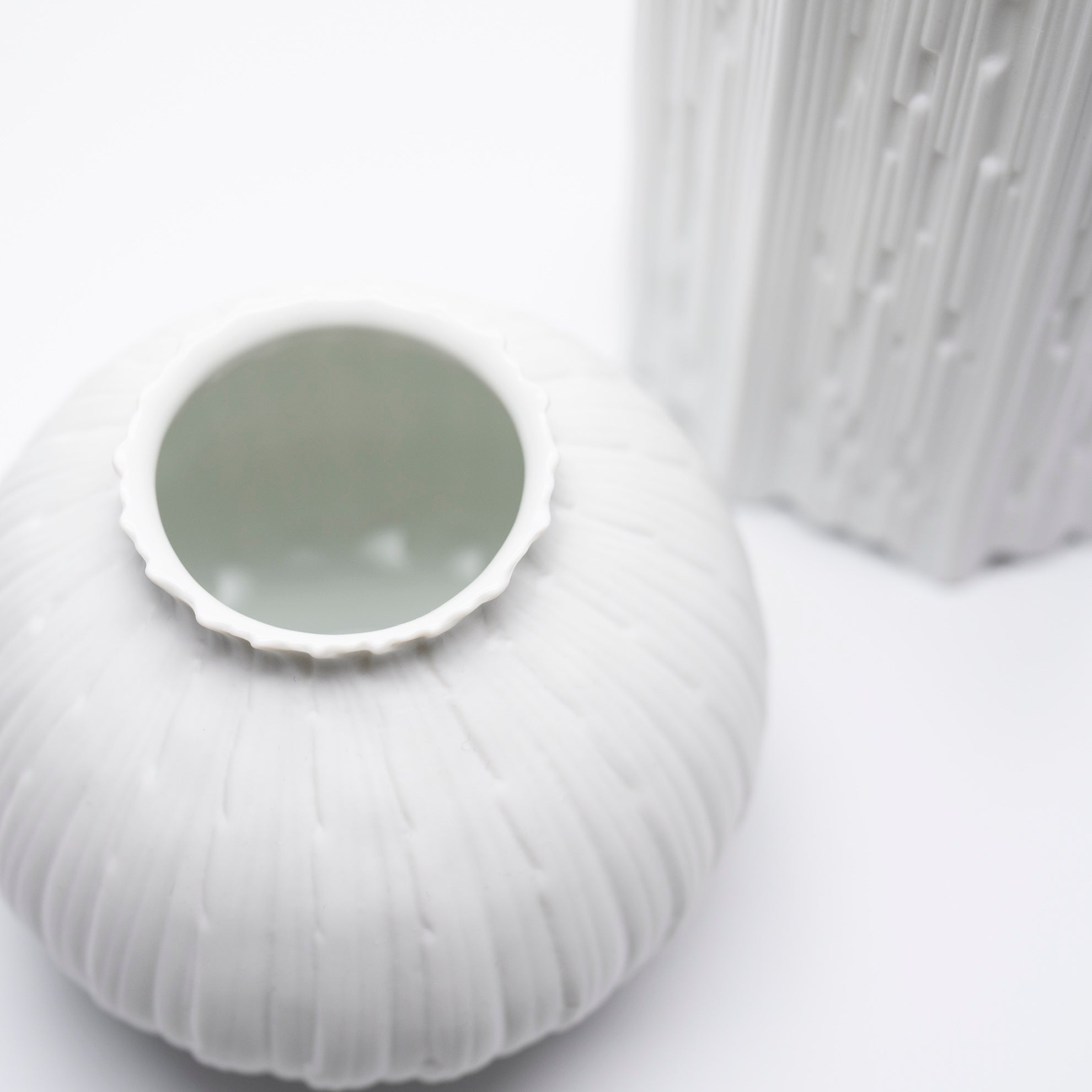 Curated Porcelain Vase Duo – “Zwiebel” of Hans Achtziger for Fürstenberg & Hutschenreuther, mid–late 20th century