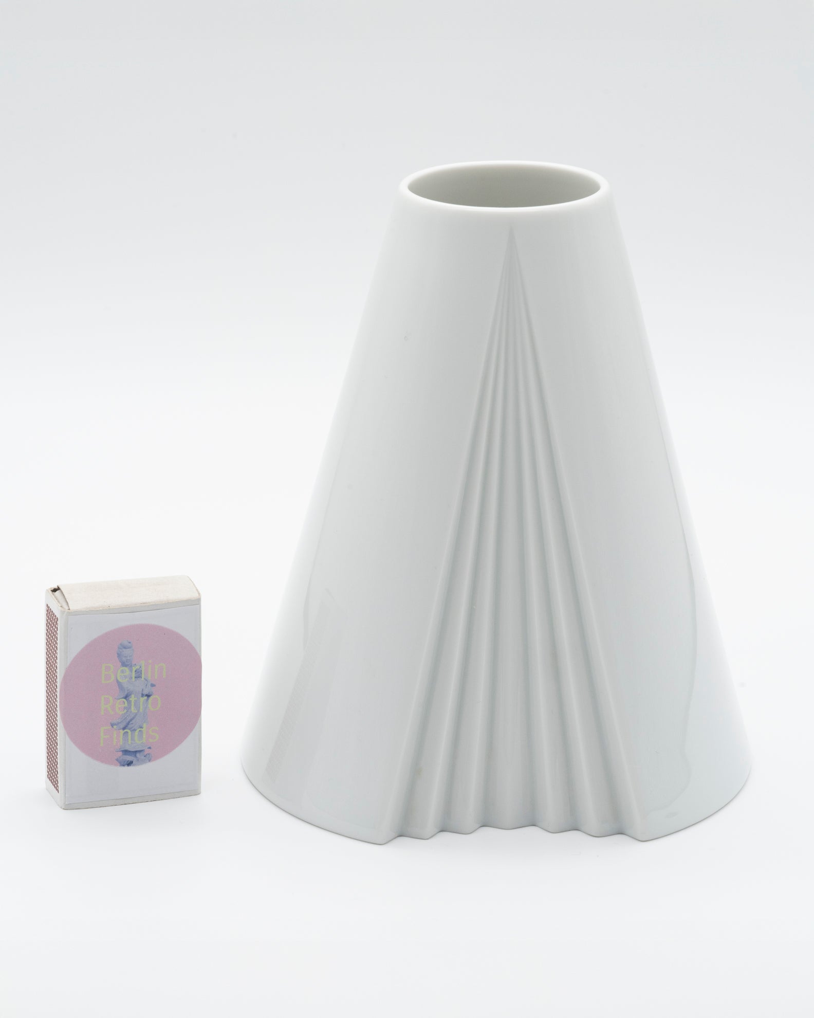 Plissée Porcelain Vase Duo – Ambrogio Pozzi for Rosenthal, 1985
