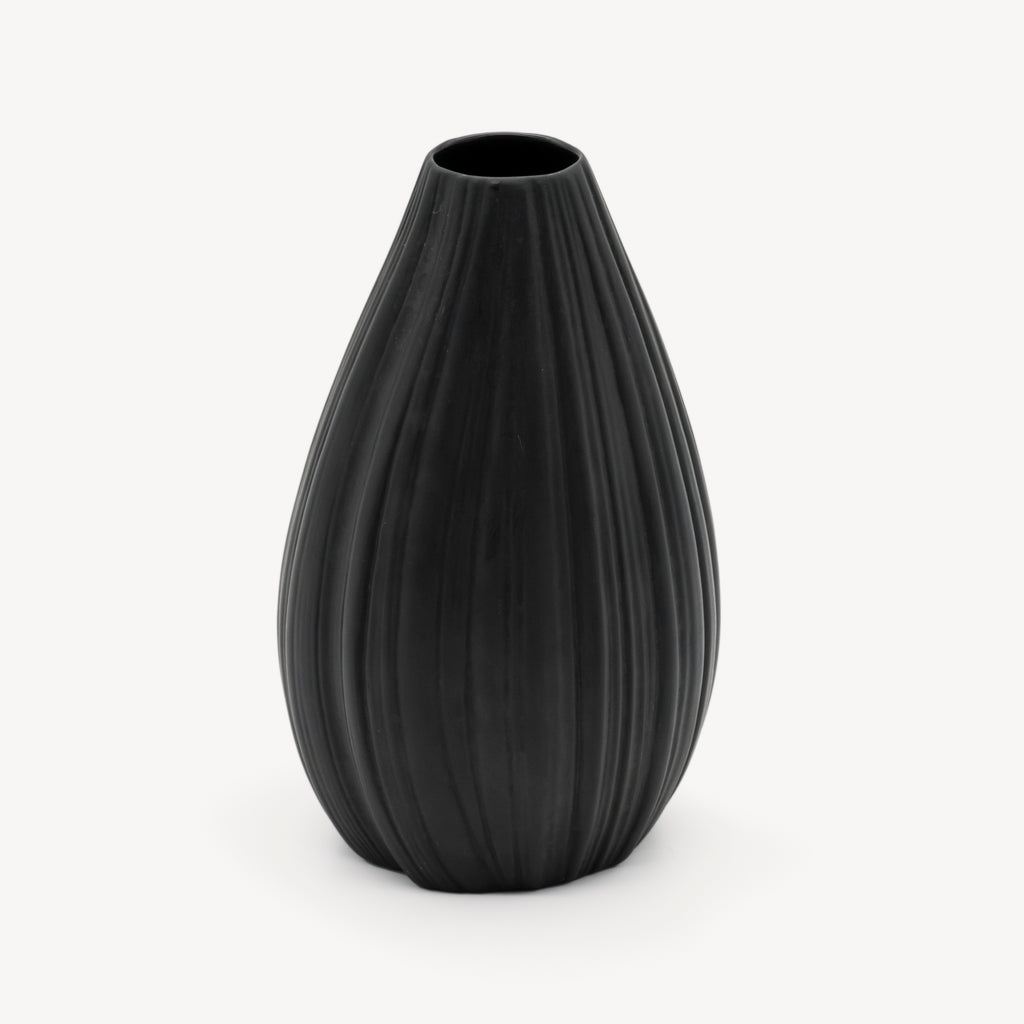 Plissée Porcelaine Noire Vase – Martin Freyer for Rosenthal, 1970s