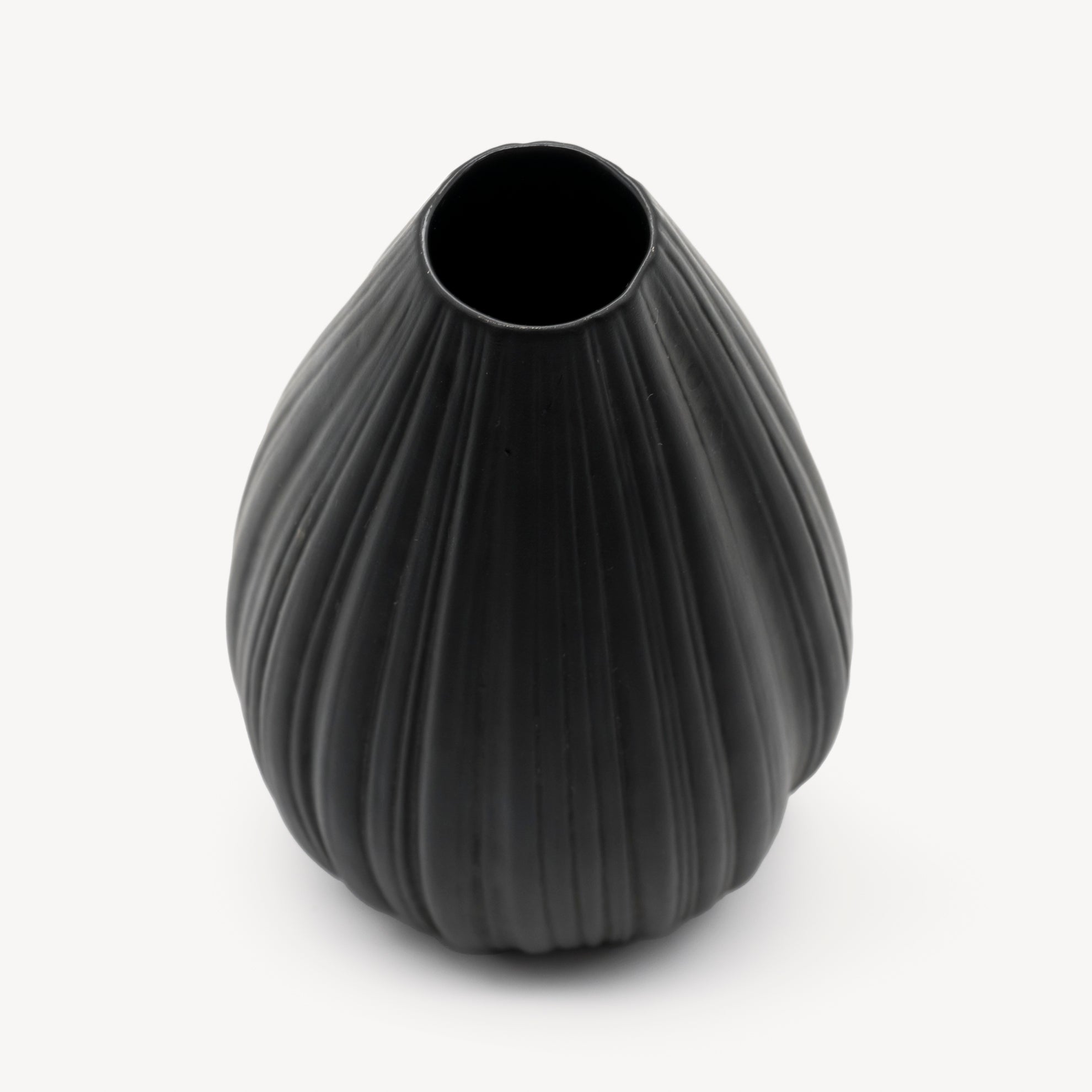 Plissée Porcelaine Noire Vase – Martin Freyer for Rosenthal, 1970s