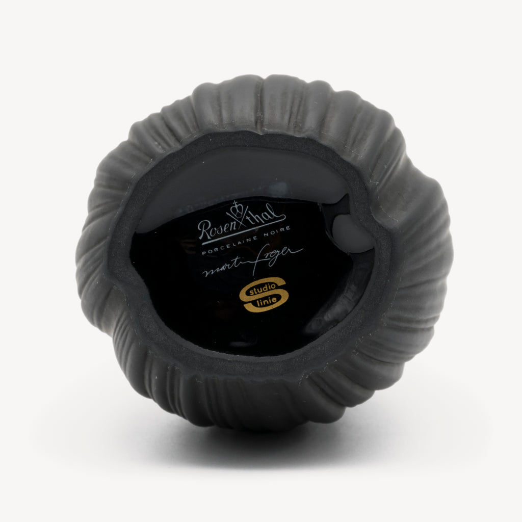 Plissée Porcelaine Noire Vase – Martin Freyer for Rosenthal, 1970s
