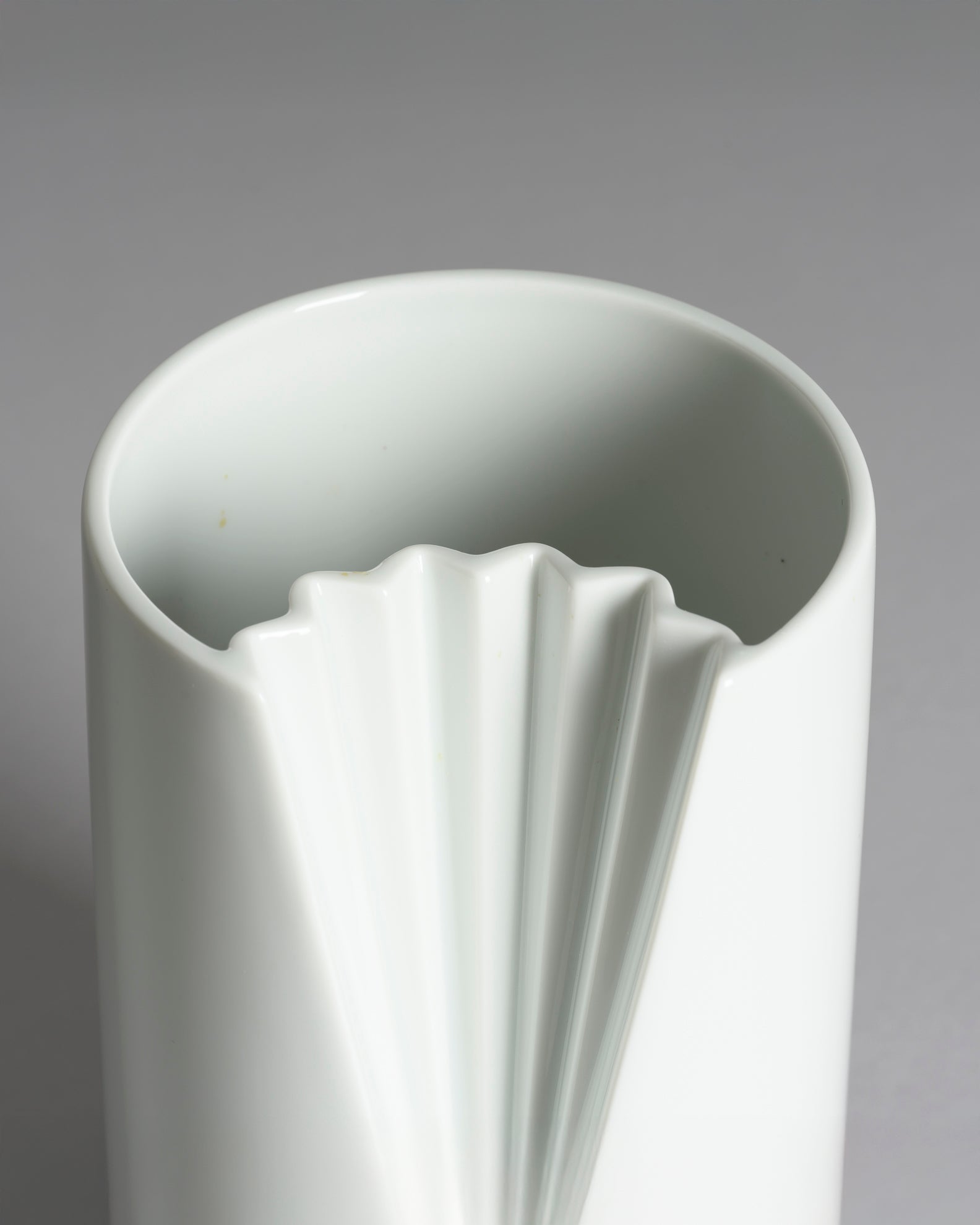Plissée Porcelain Vase Duo – Ambrogio Pozzi for Rosenthal, 1985