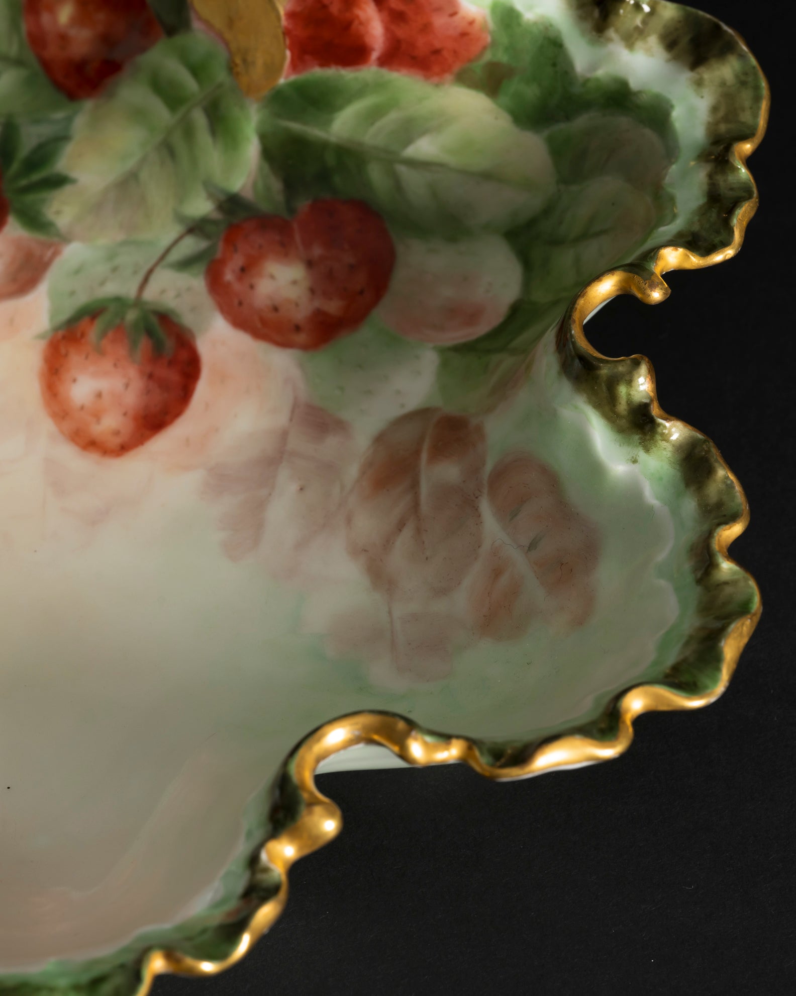 Porcelain Berry Bowl “Monbijou Strawberries” – Rosenthal, ca. 1900