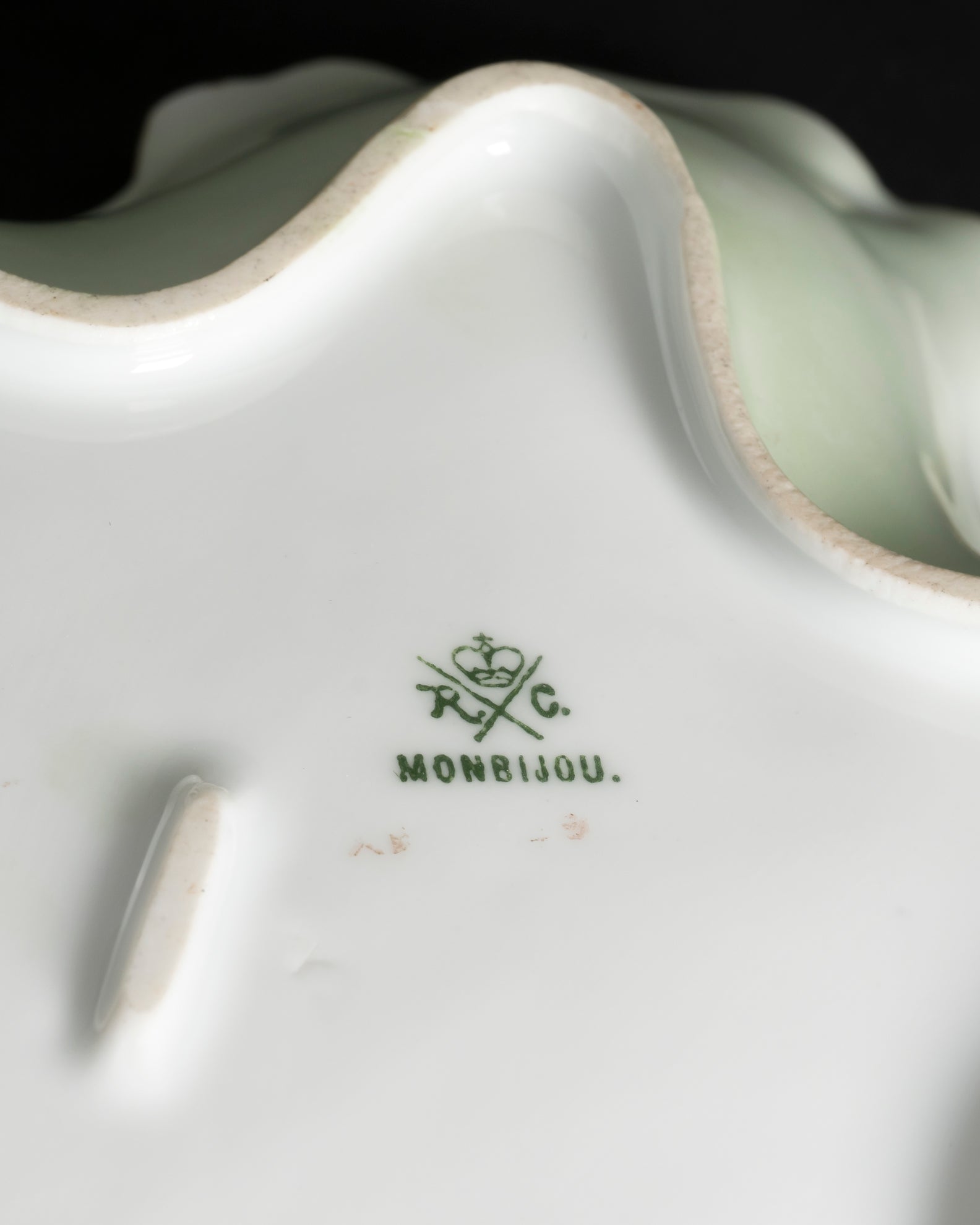 Porcelain Berry Bowl “Monbijou Strawberries” – Rosenthal, ca. 1900