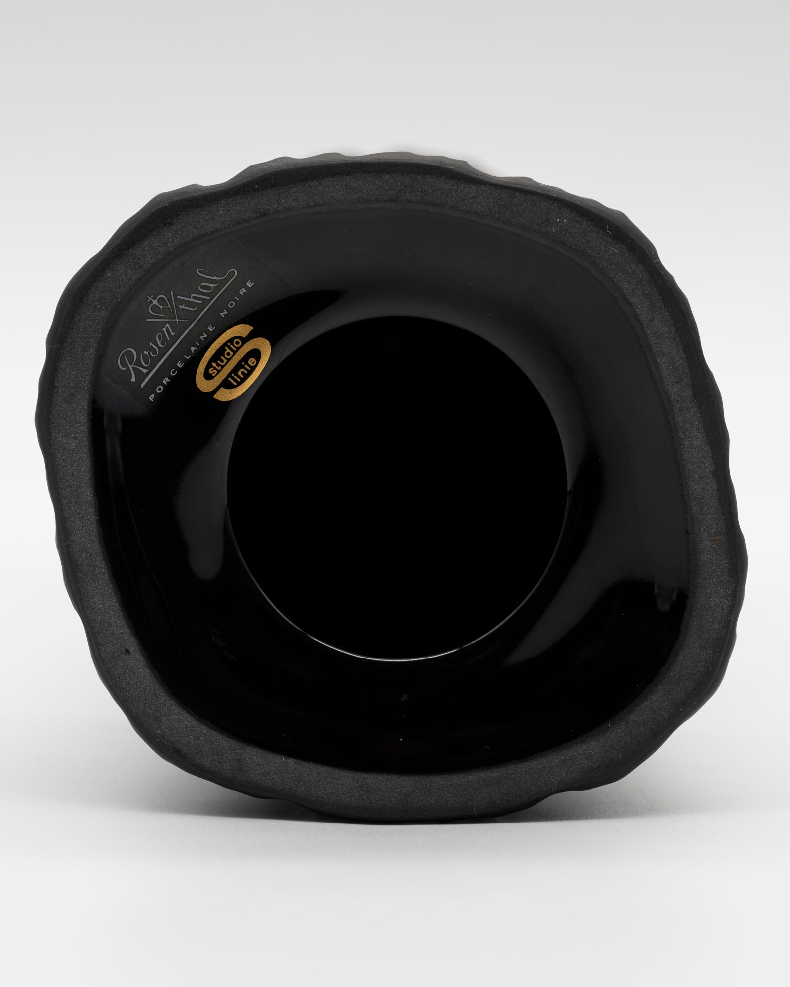 Cascade Porcelaine Noire Candleholder Duo – Martin Freyer for Rosenthal, 1970s