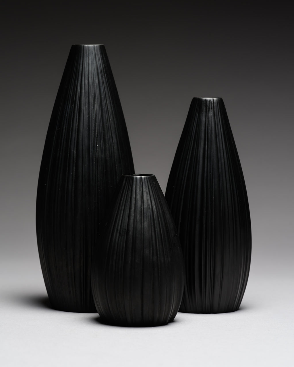 Plissée Porcelaine Noire Vase Trio – Martin Freyer for Rosenthal, 1970s