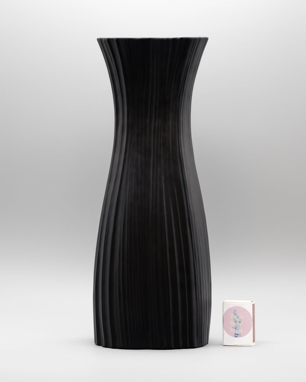 "Plissée" Bisque Porcelaine Noire Duo – Martin Freyer for Rosenthal, 1960s