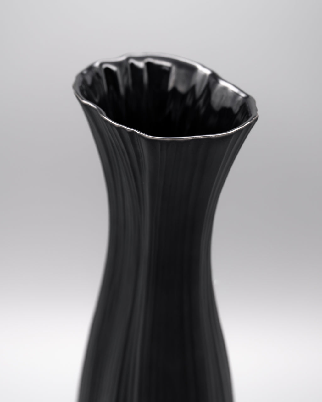 "Plissée" Bisque Porcelaine Noire Duo – Martin Freyer for Rosenthal, 1960s