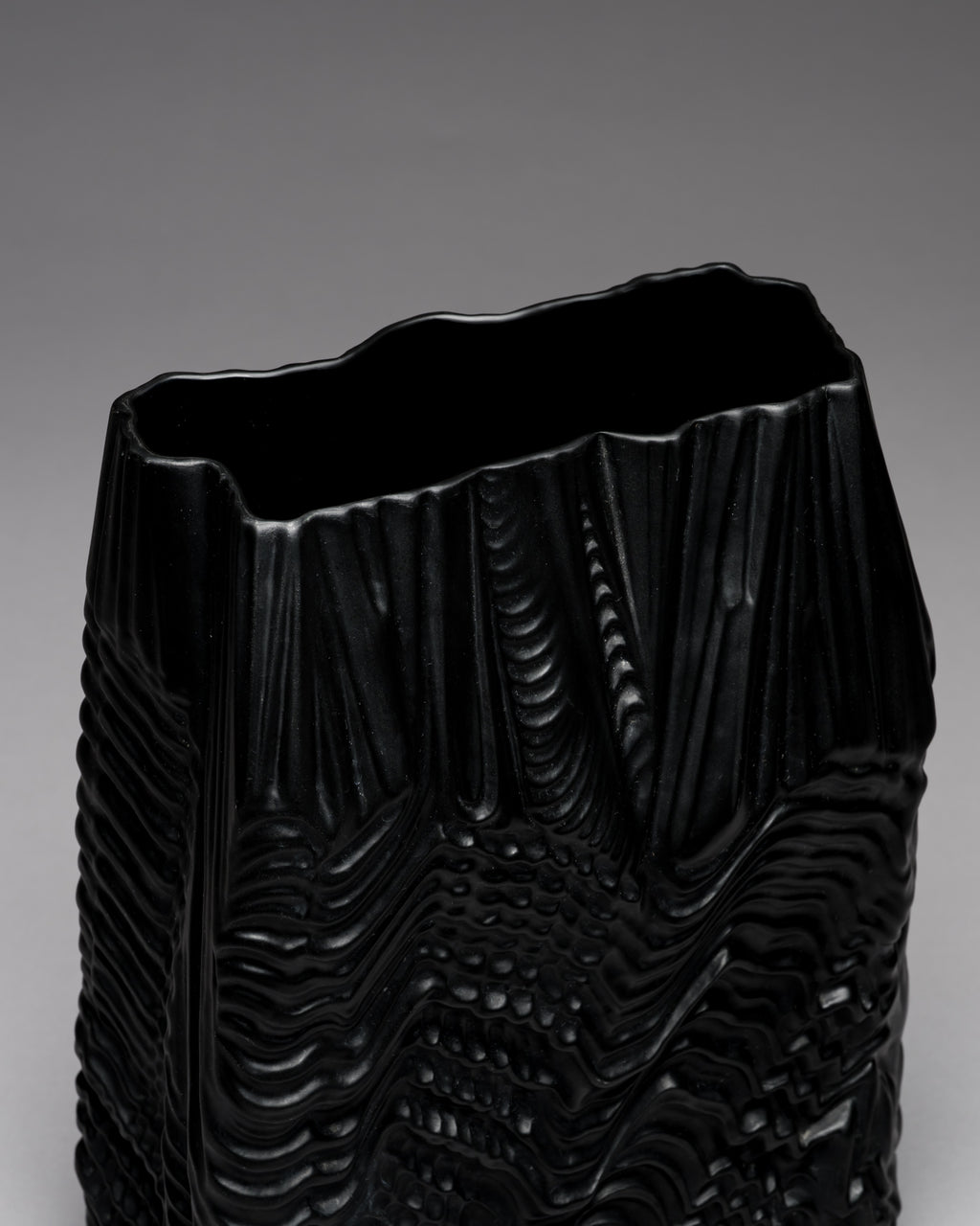 Porcelaine Noire Vase Duo – Martin Freyer for Rosenthal, 1960s–70s