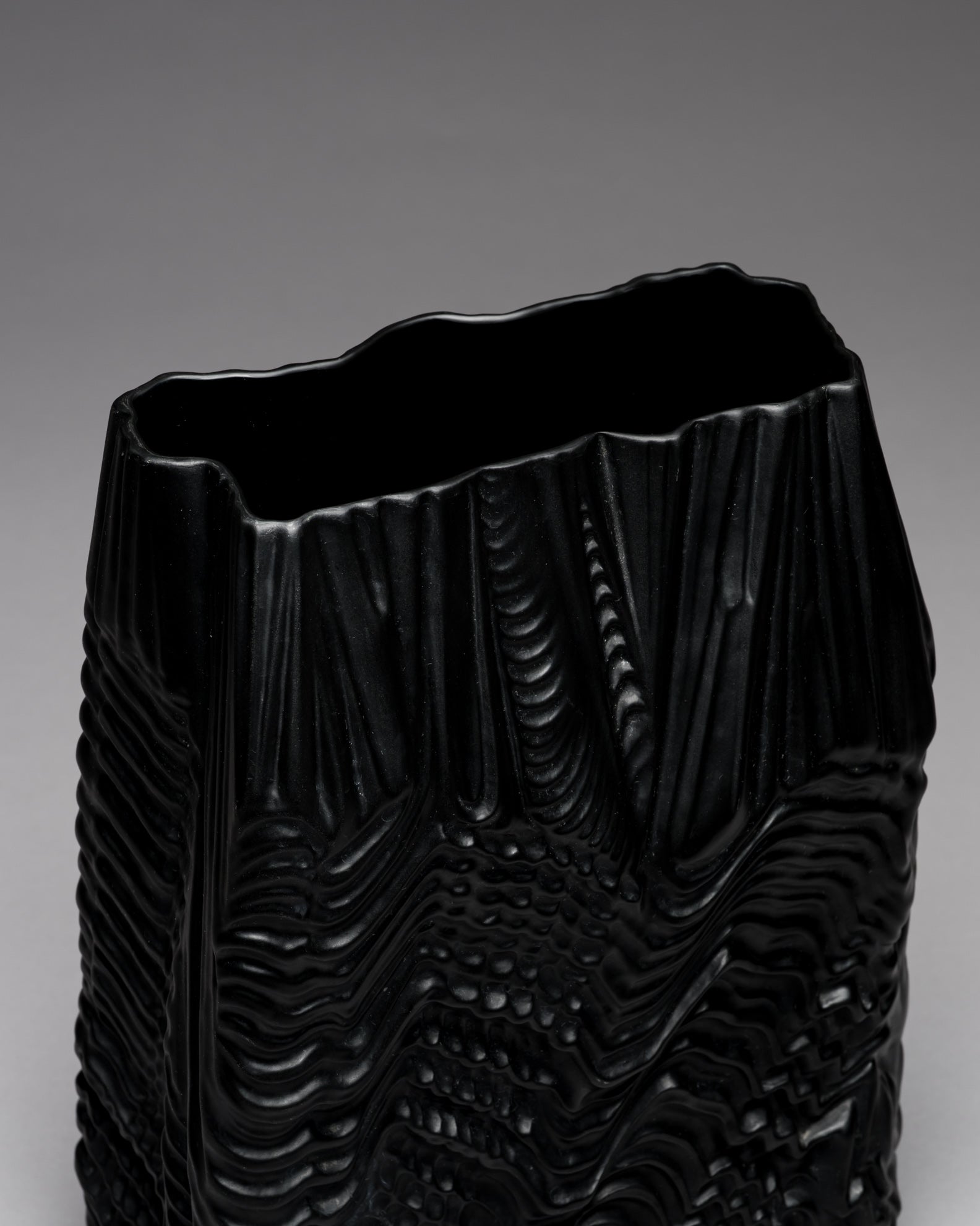 Porcelaine Noire Vase Duo – Martin Freyer for Rosenthal, 1960s–70s