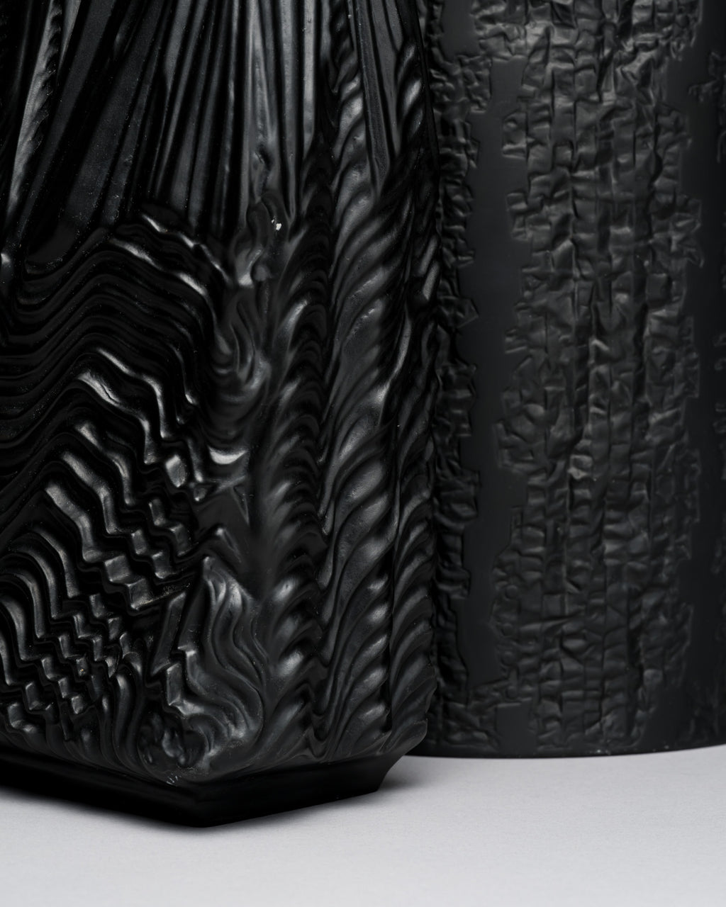 Porcelaine Noire Vase Duo – Martin Freyer for Rosenthal, 1960s–70s