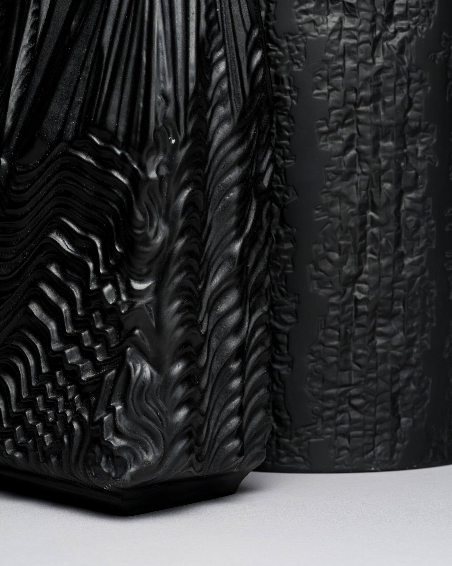 Porcelaine Noire Vase Duo – Martin Freyer for Rosenthal, 1960s–70s