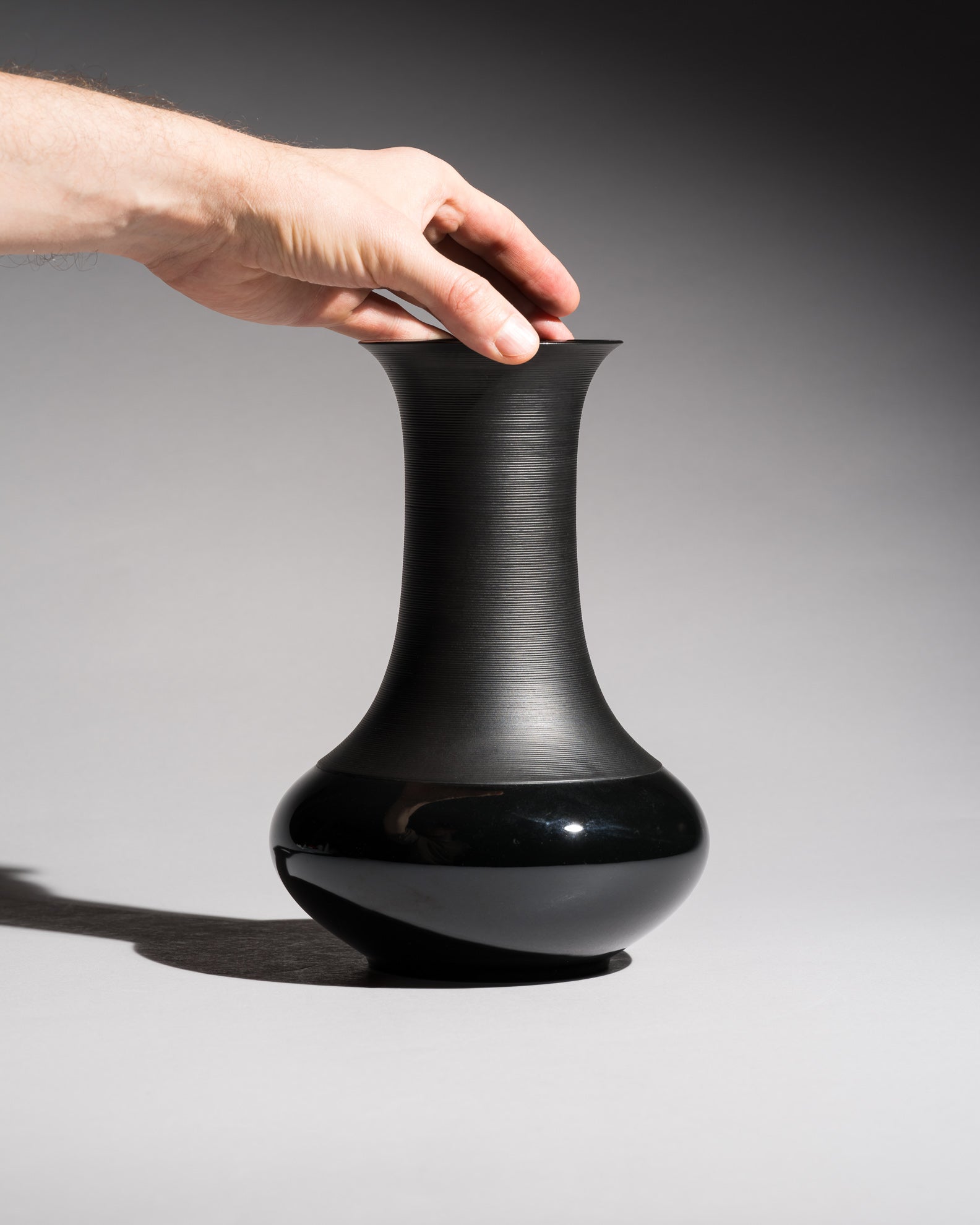 Porcelaine Noire Vase & Ashtray Duo – Tapio Wirkkala for Rosenthal, 1960s