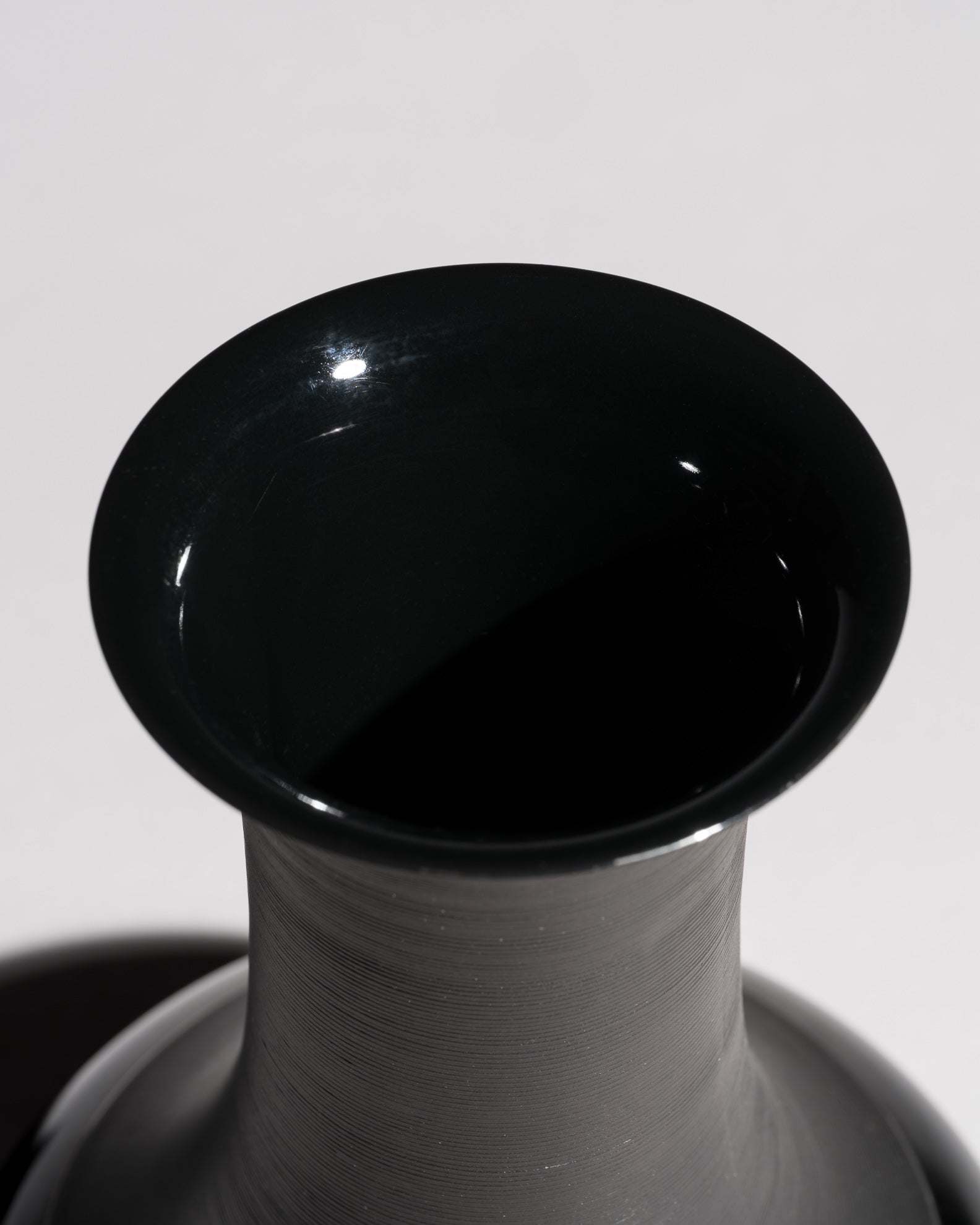 Porcelaine Noire Vase & Ashtray Duo – Tapio Wirkkala for Rosenthal, 1960s