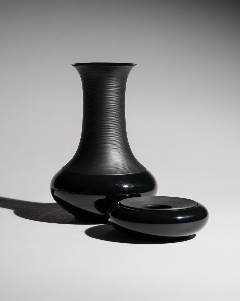 Porcelaine Noire Vase & Ashtray Duo – Tapio Wirkkala for Rosenthal, 1960s