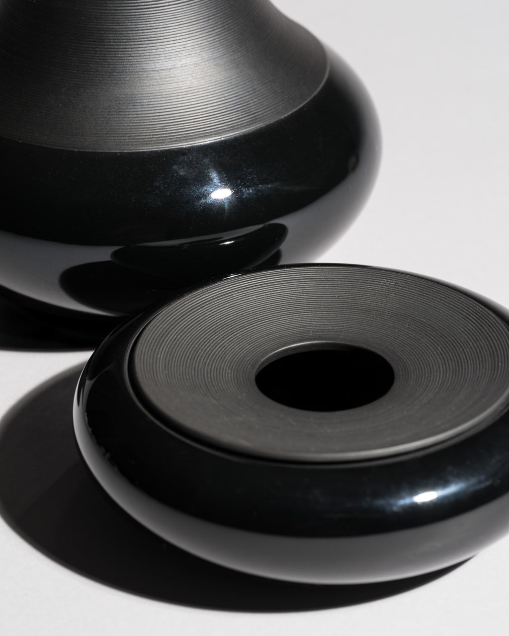Porcelaine Noire Vase & Ashtray Duo – Tapio Wirkkala for Rosenthal, 1960s