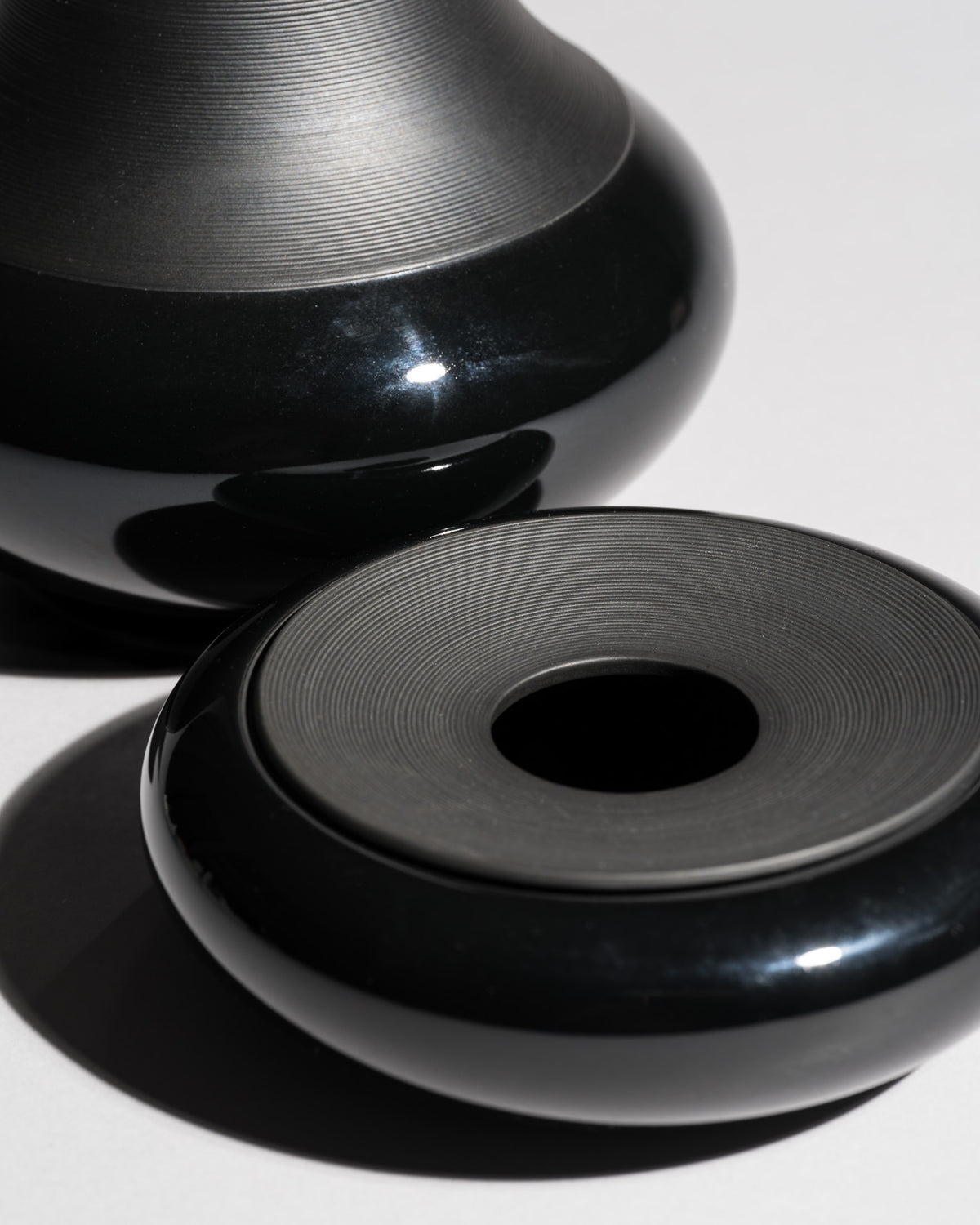 Porcelaine Noire Vase & Ashtray Duo – Tapio Wirkkala for Rosenthal, 1960s