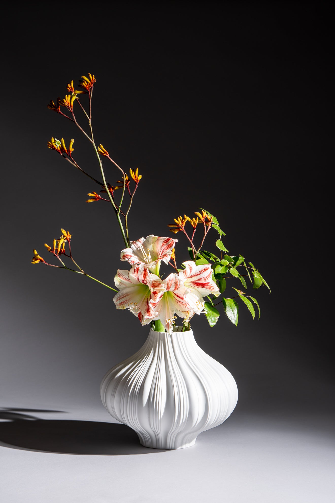 Plissé Matte White Porcelain Vase - Martin Freyer for Rosenthal, late 20th century