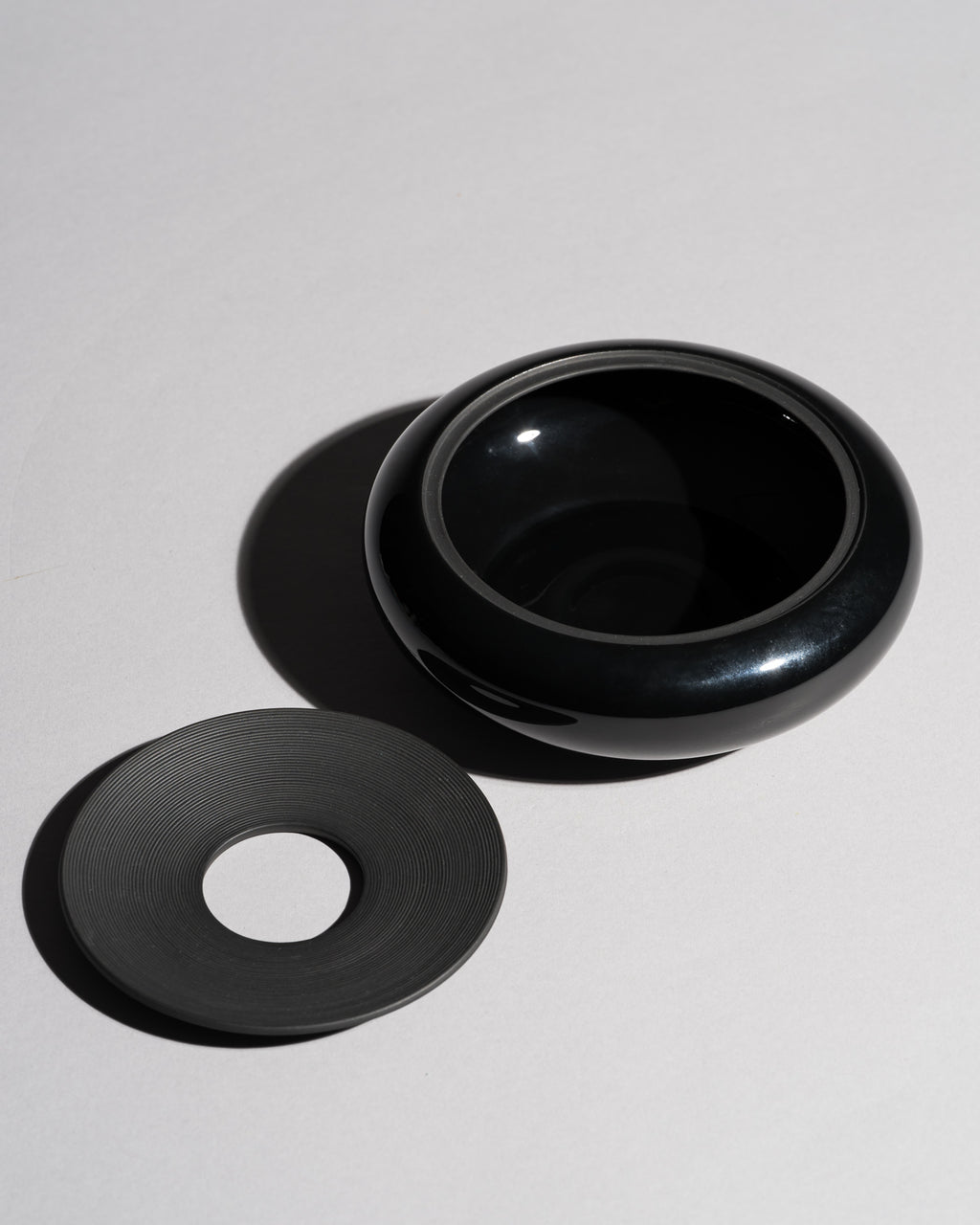 Porcelaine Noire Vase & Ashtray Duo – Tapio Wirkkala for Rosenthal, 1960s