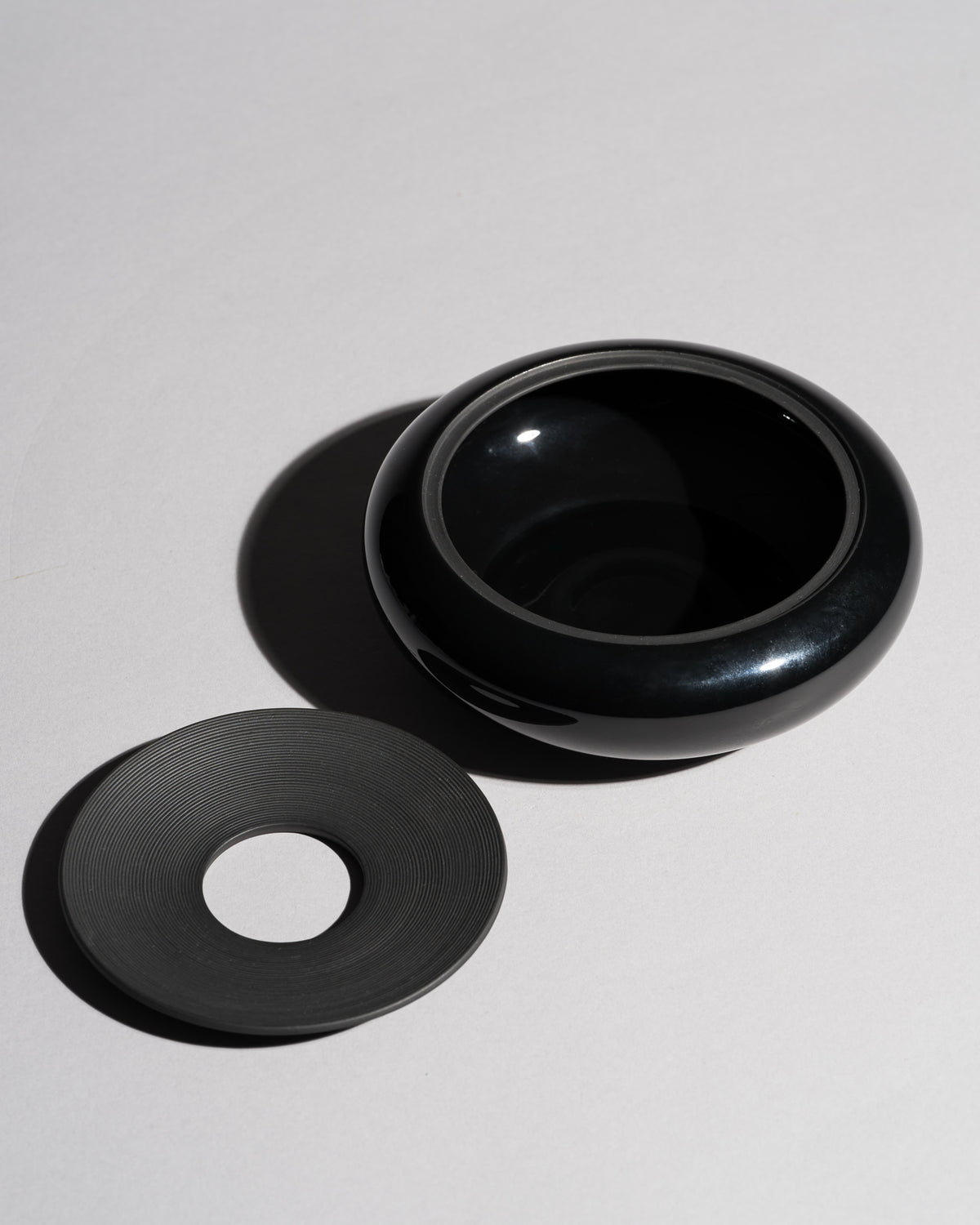 Porcelaine Noire Vase & Ashtray Duo – Tapio Wirkkala for Rosenthal, 1960s