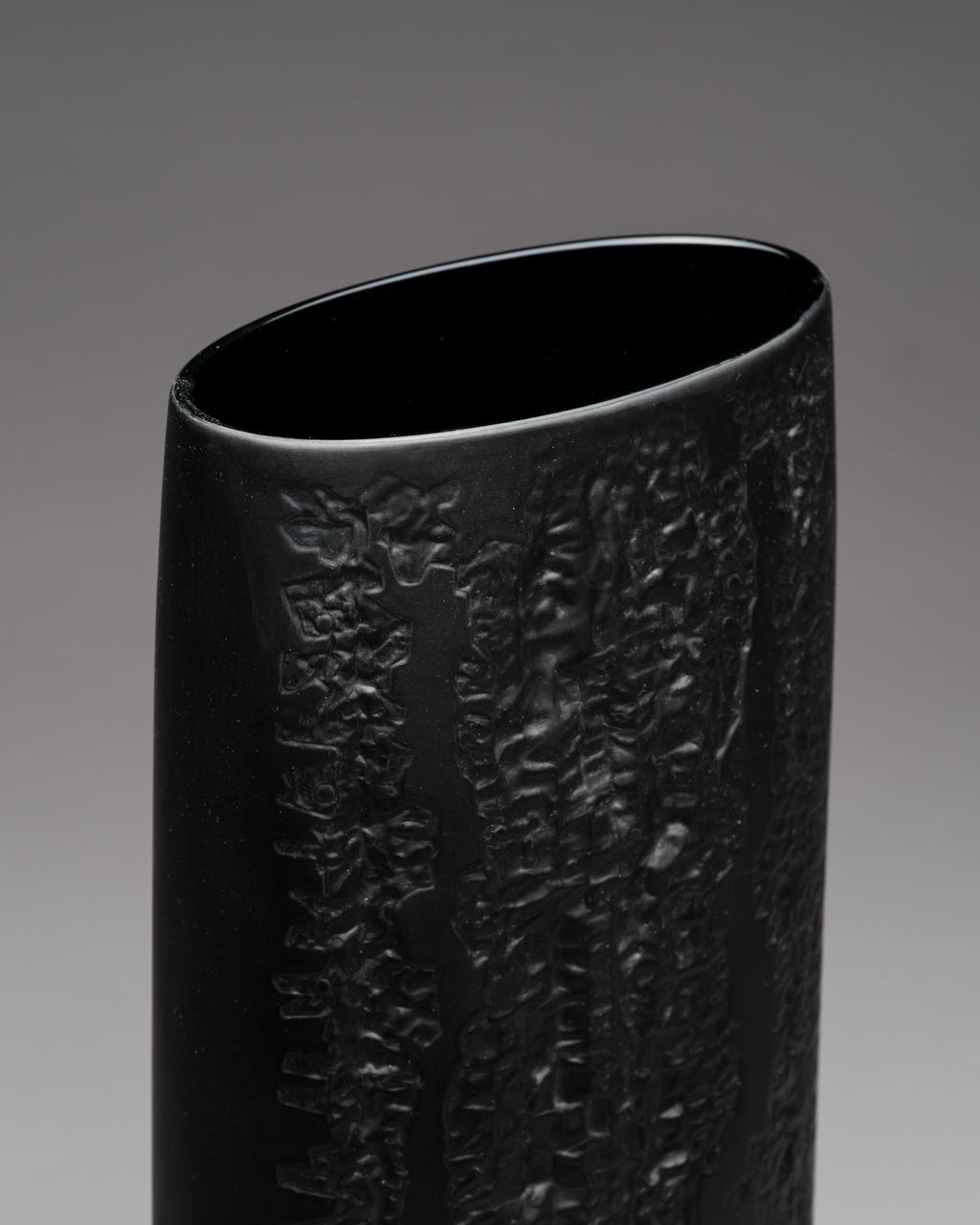 Porcelaine Noire Vase Duo – Martin Freyer for Rosenthal, 1960s–70s