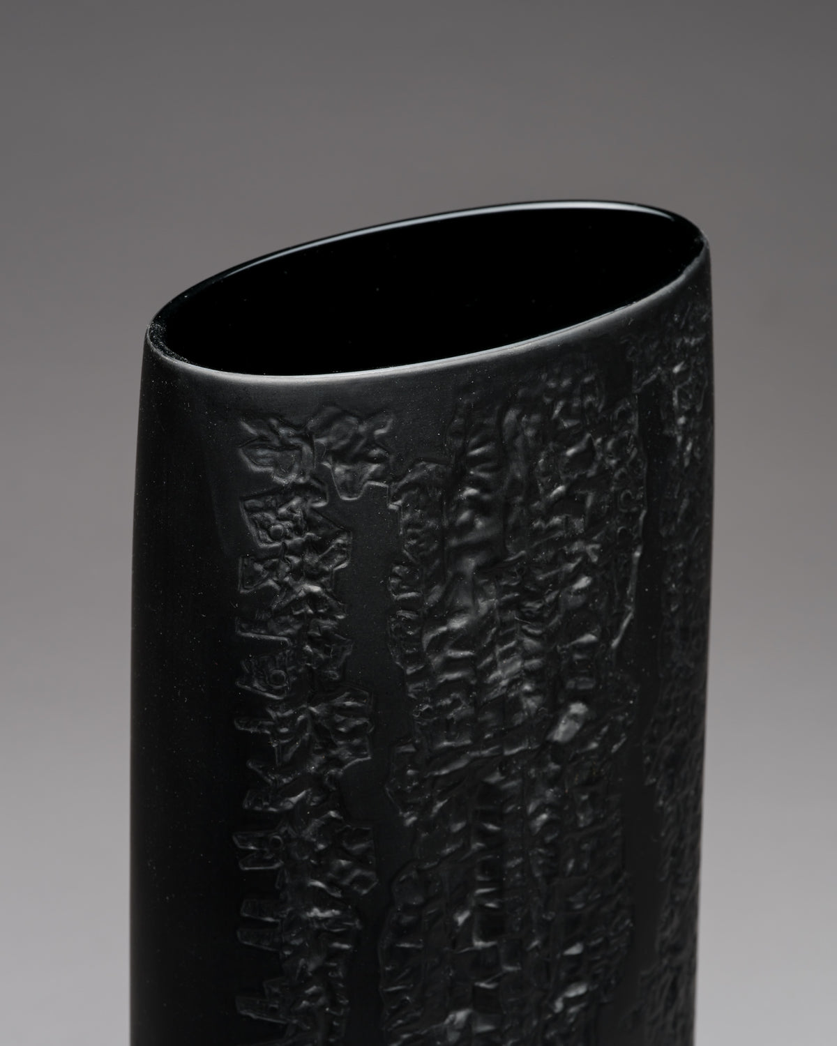Porcelaine Noire Vase Duo – Martin Freyer for Rosenthal, 1960s–70s