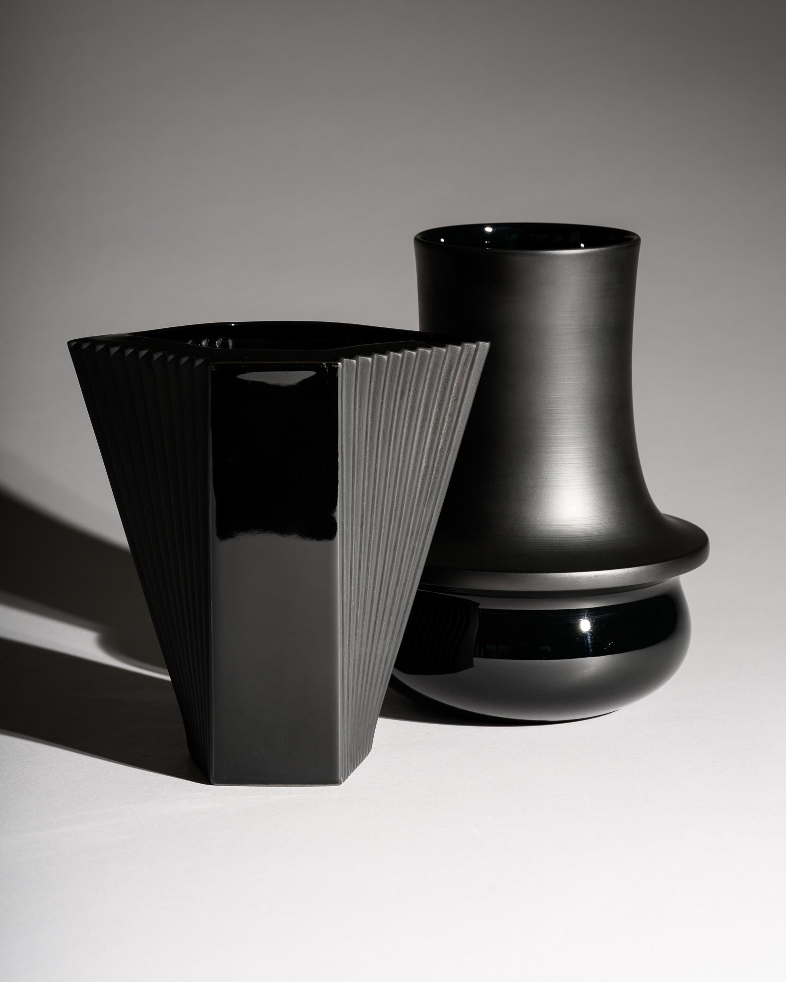 Contrasting Black Porcelain Duo – Wolf Karnagel & Sami Wirkkala for Rosenthal, 1980s–1990s