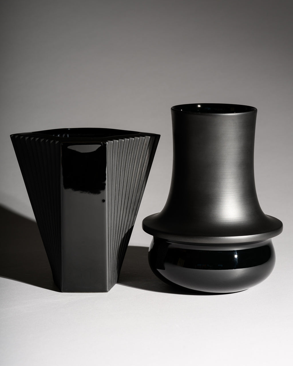 Contrasting Black Porcelain Duo – Wolf Karnagel & Sami Wirkkala for Rosenthal, 1980s–1990s