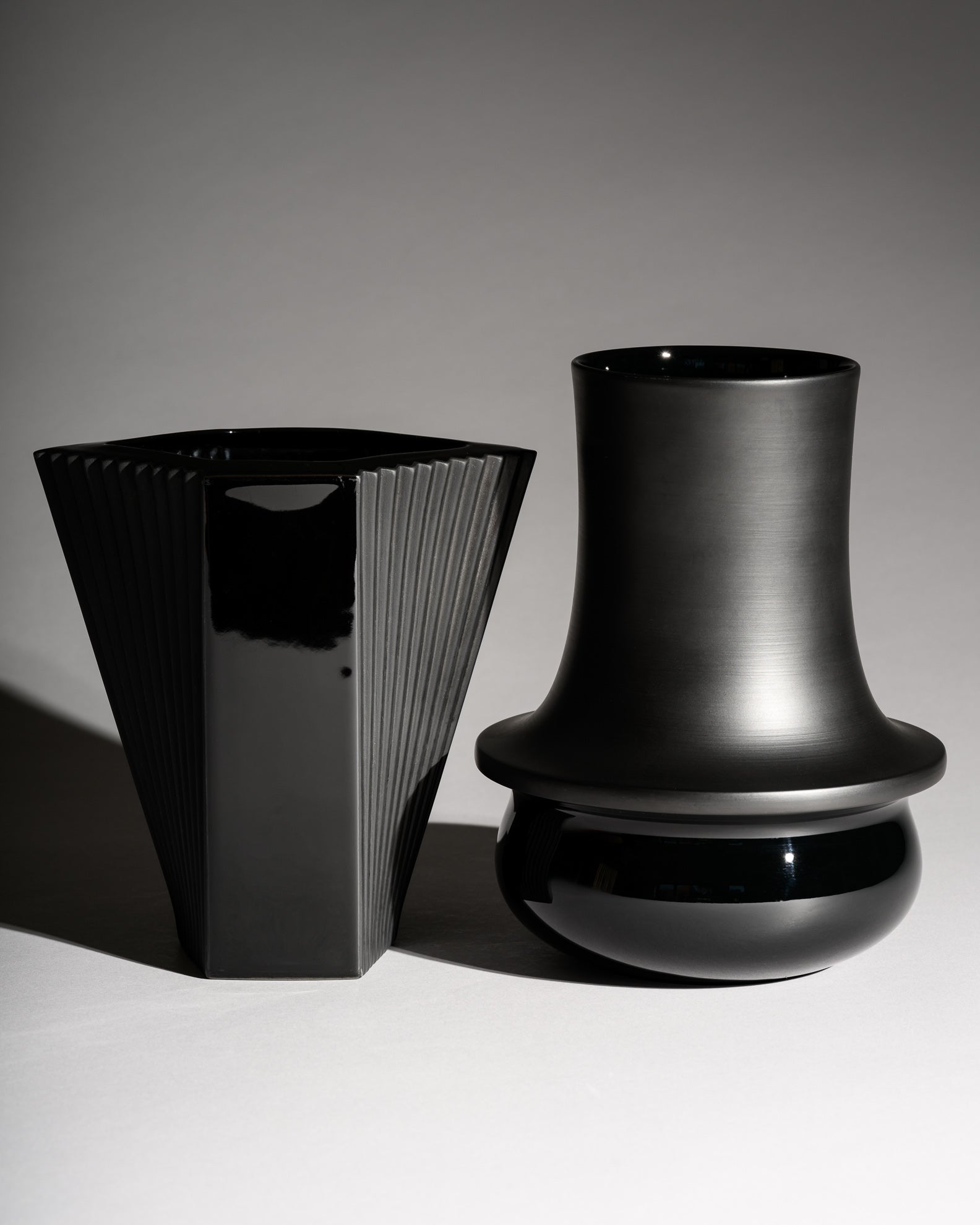 Contrasting Black Porcelain Duo – Wolf Karnagel & Sami Wirkkala for Rosenthal, 1980s–1990s