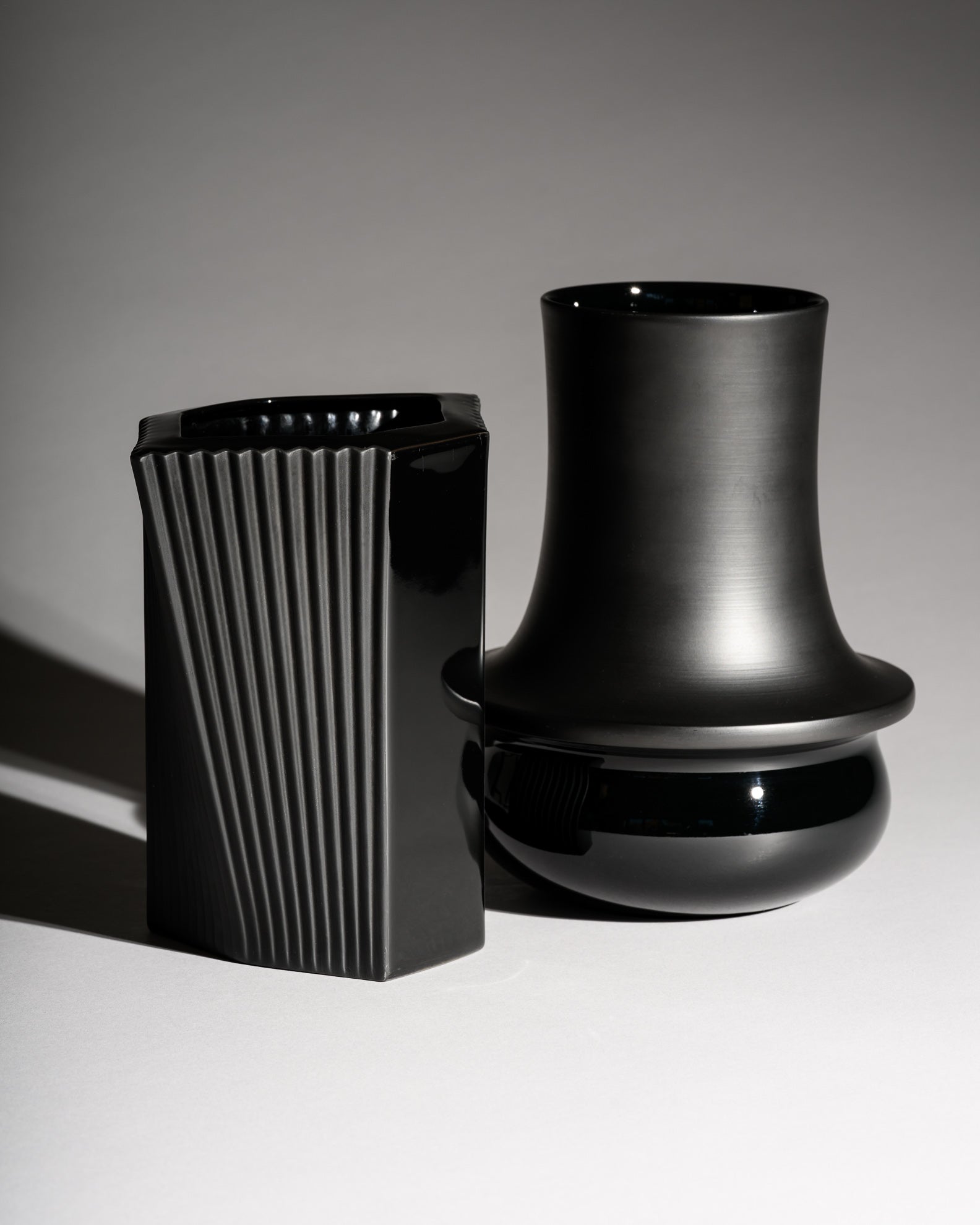 Contrasting Black Porcelain Duo – Wolf Karnagel & Sami Wirkkala for Rosenthal, 1980s–1990s