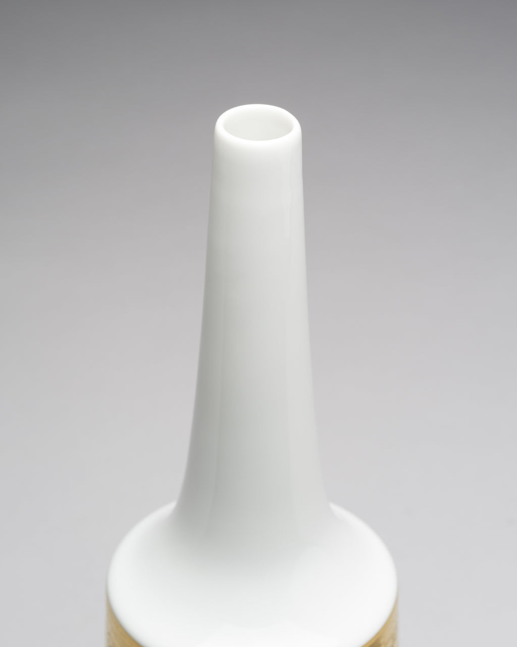 White & Gold Porcelain Vase Duo – Heinrich & Co., 1960s