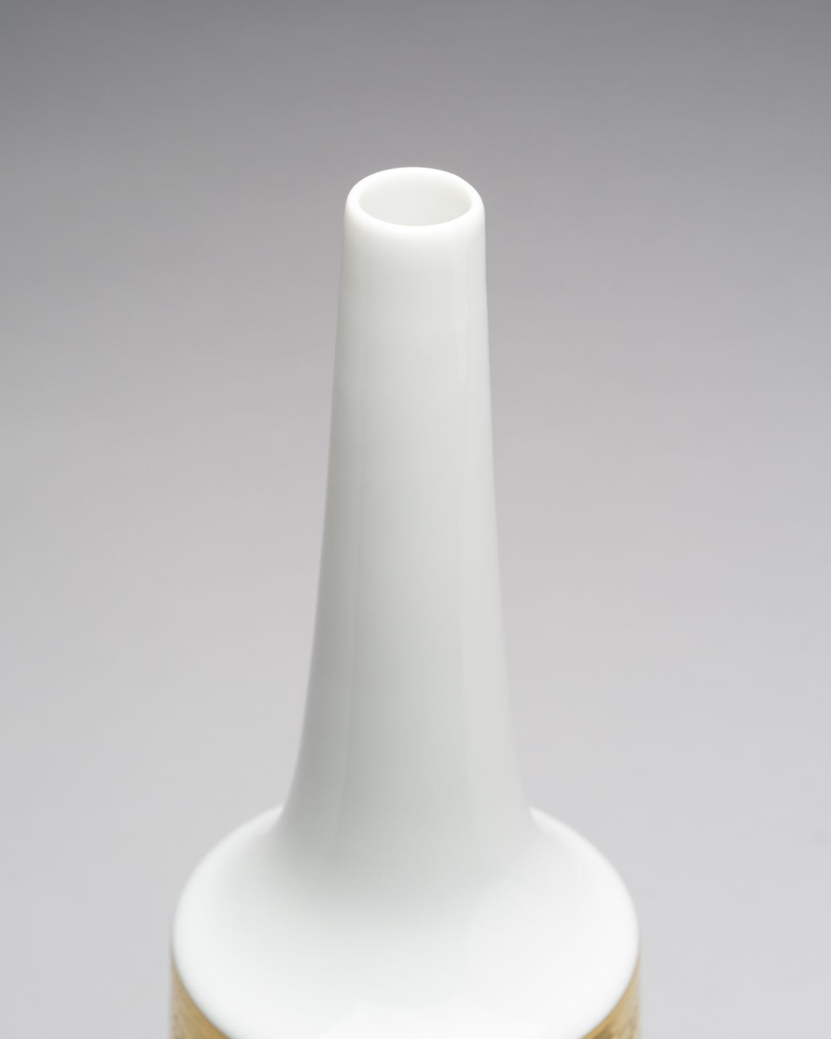 White & Gold Porcelain Vase Duo – Heinrich & Co., 1960s
