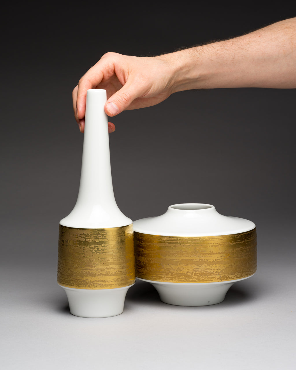 White & Gold Porcelain Vase Duo – Heinrich & Co., 1960s