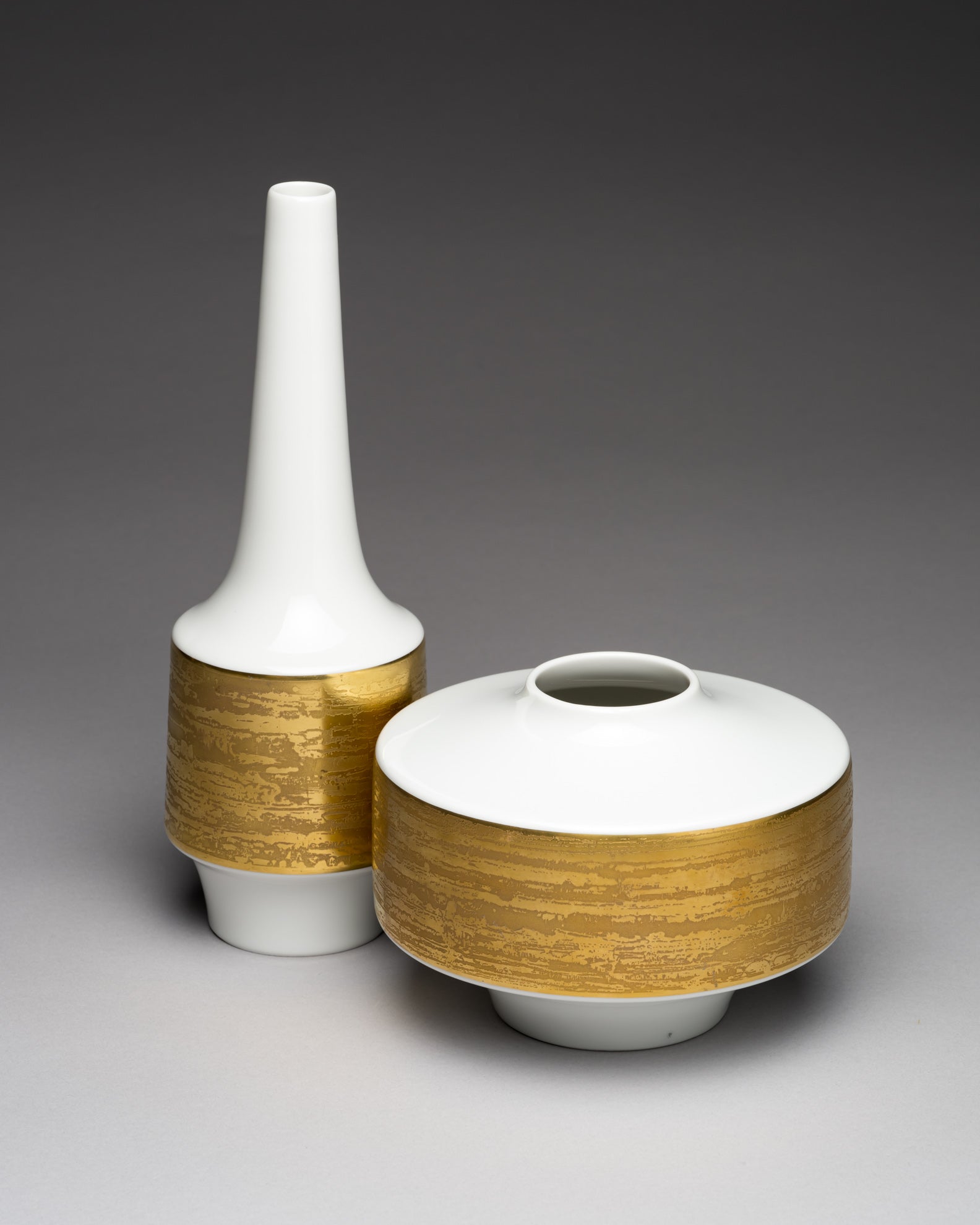 White & Gold Porcelain Vase Duo – Heinrich & Co., 1960s