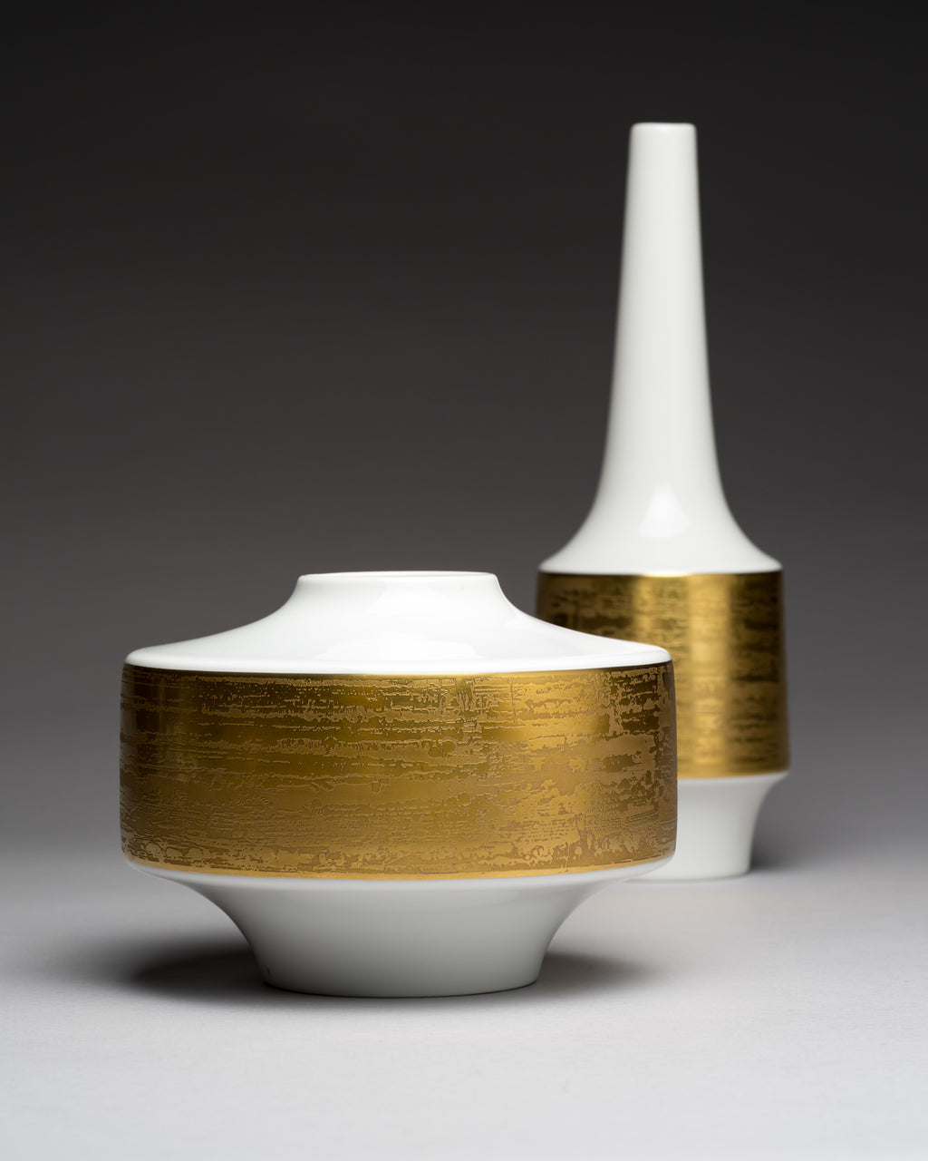 White & Gold Porcelain Vase Duo – Heinrich & Co., 1960s