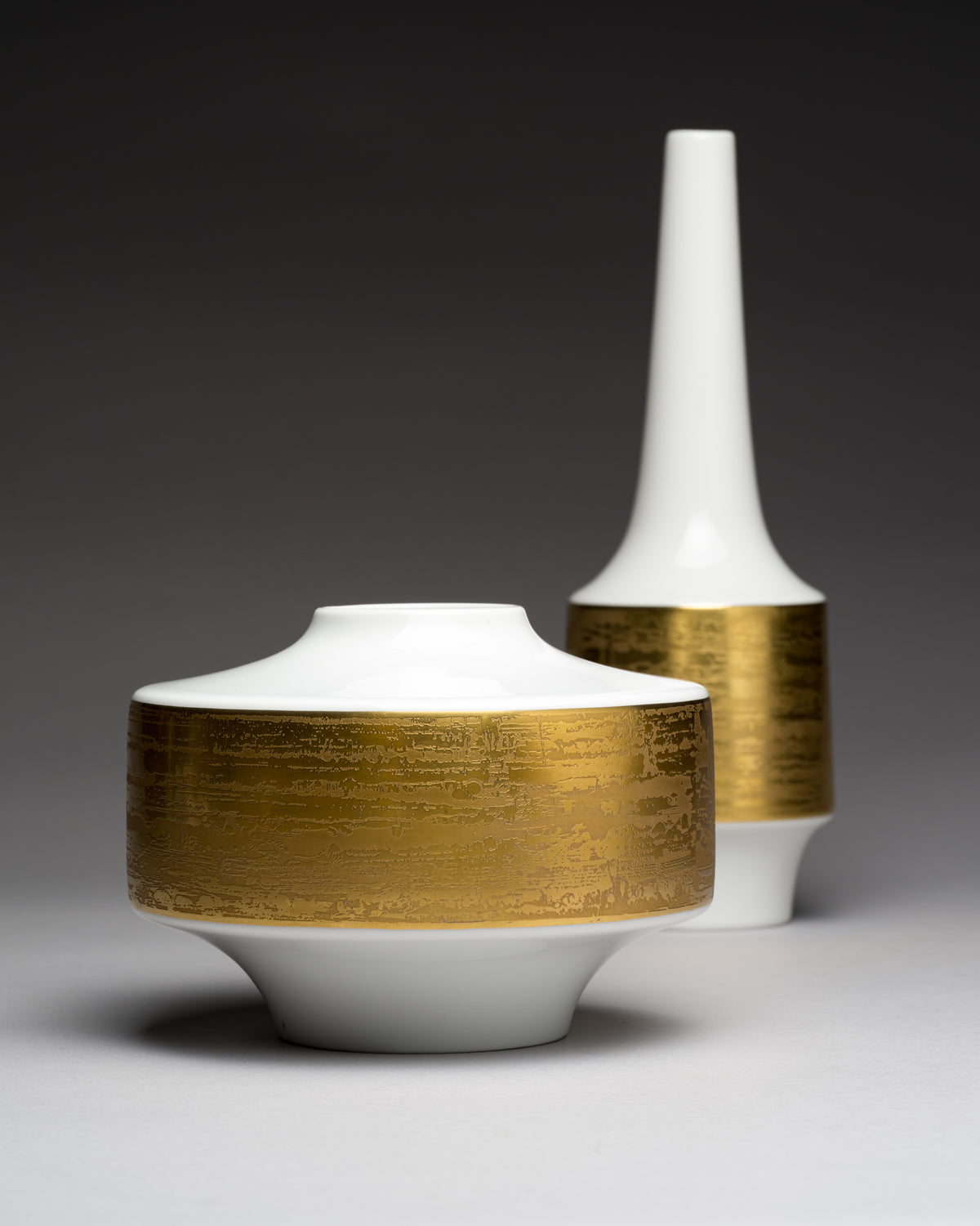 White & Gold Porcelain Vase Duo – Heinrich & Co., 1960s