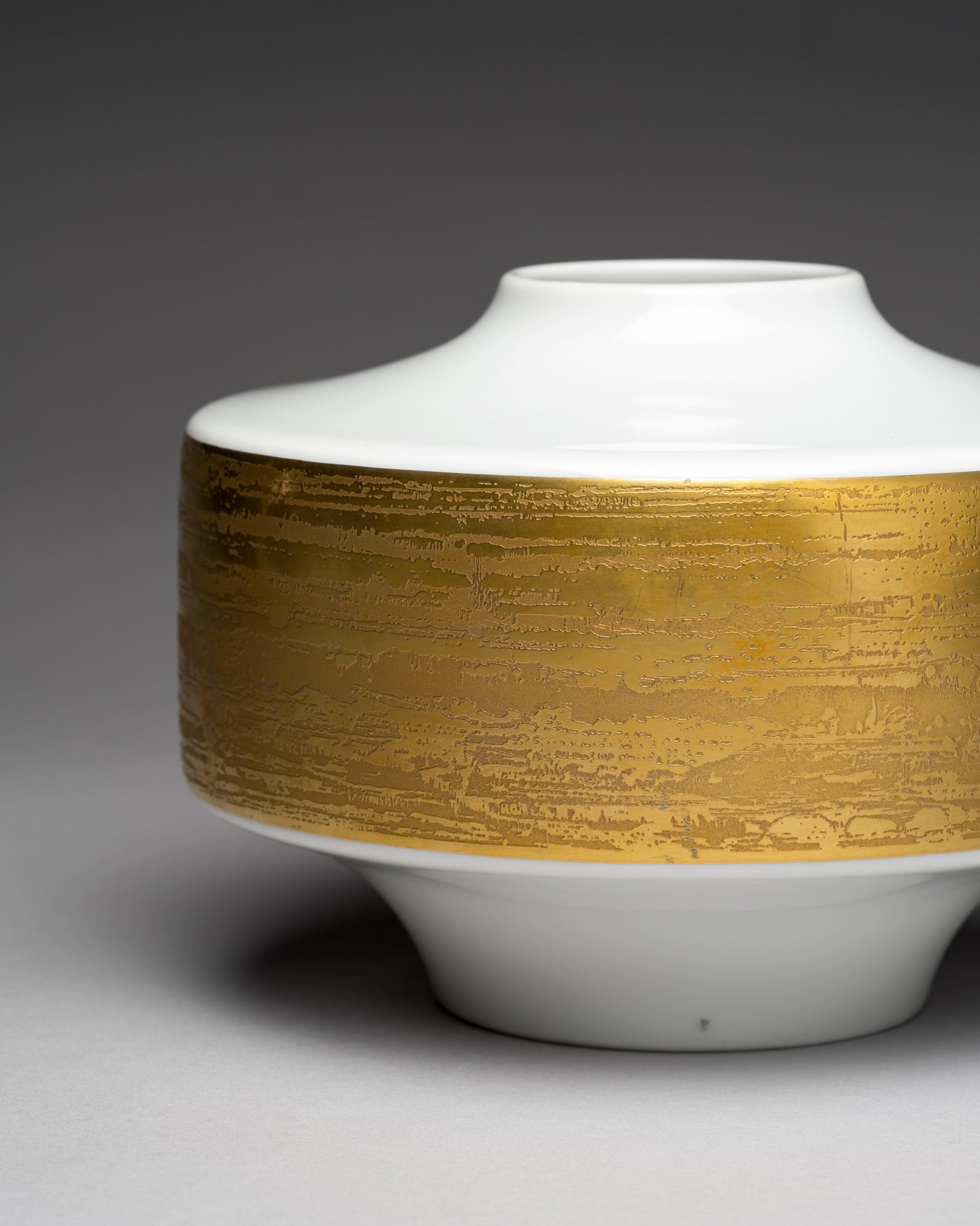 White & Gold Porcelain Vase Duo – Heinrich & Co., 1960s