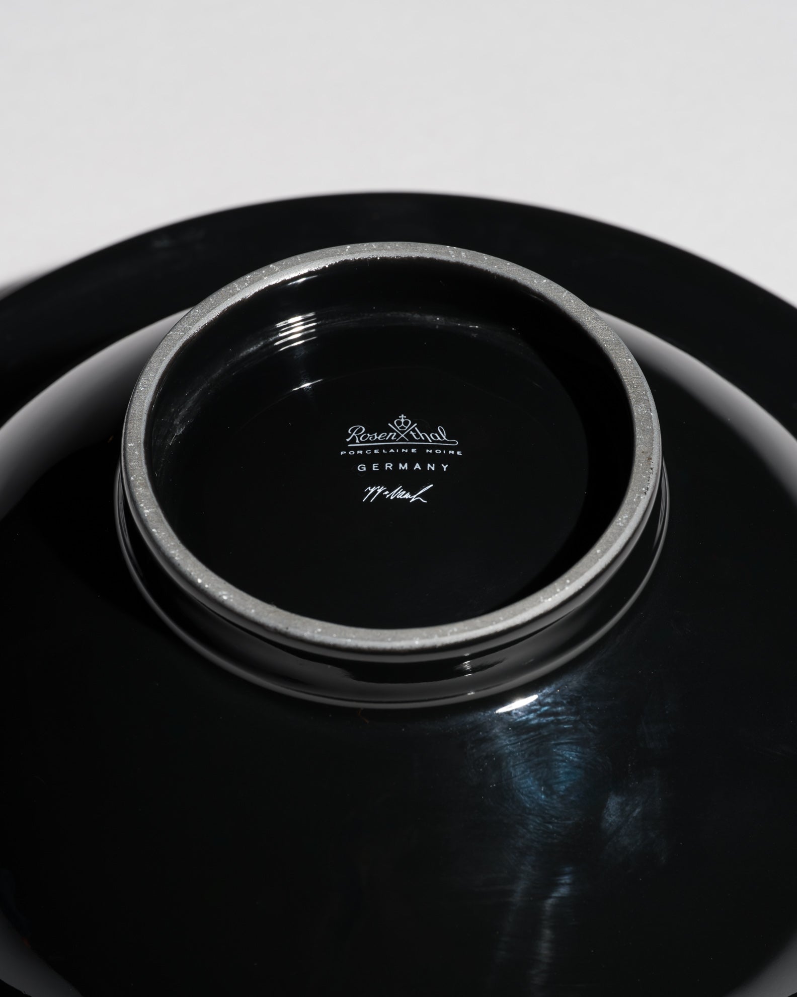 Nautica Porcelaine Noire Bowl – Jan van der Vaart for Rosenthal, 1980s