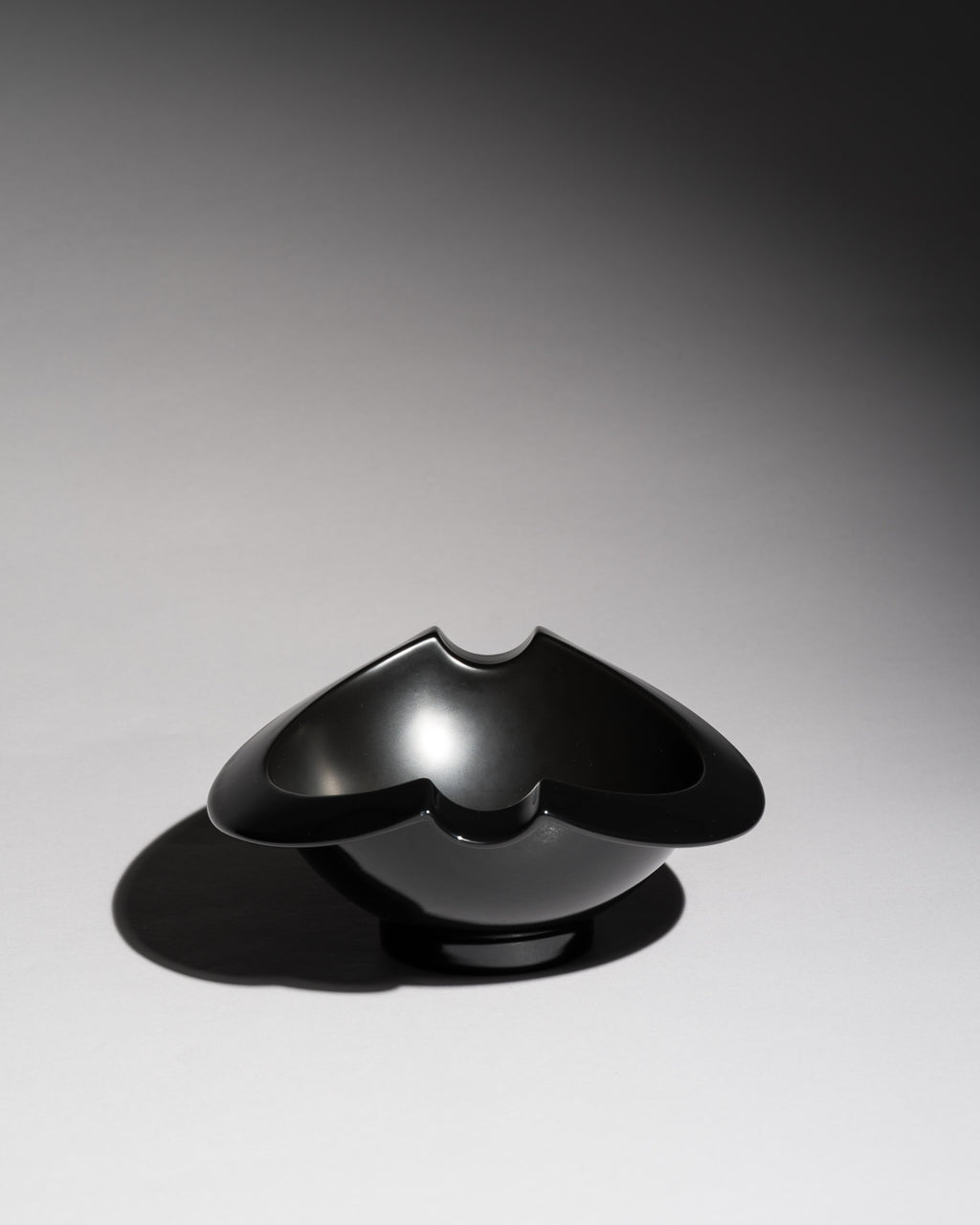 Nautica Porcelaine Noire Bowl – Jan van der Vaart for Rosenthal, 1980s