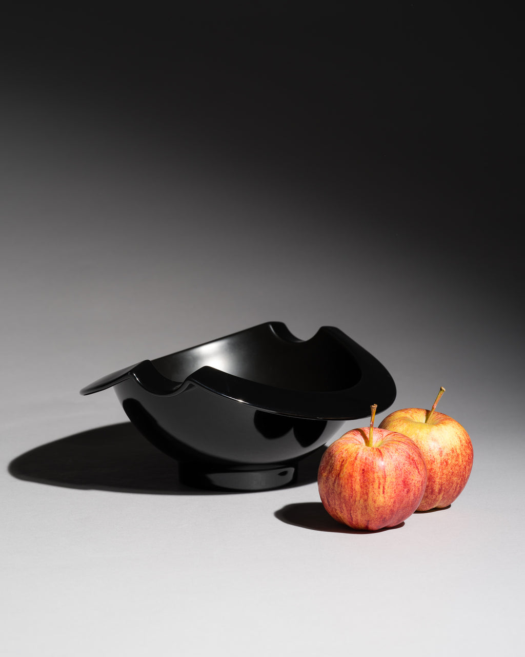 Nautica Porcelaine Noire Bowl – Jan van der Vaart for Rosenthal, 1980s
