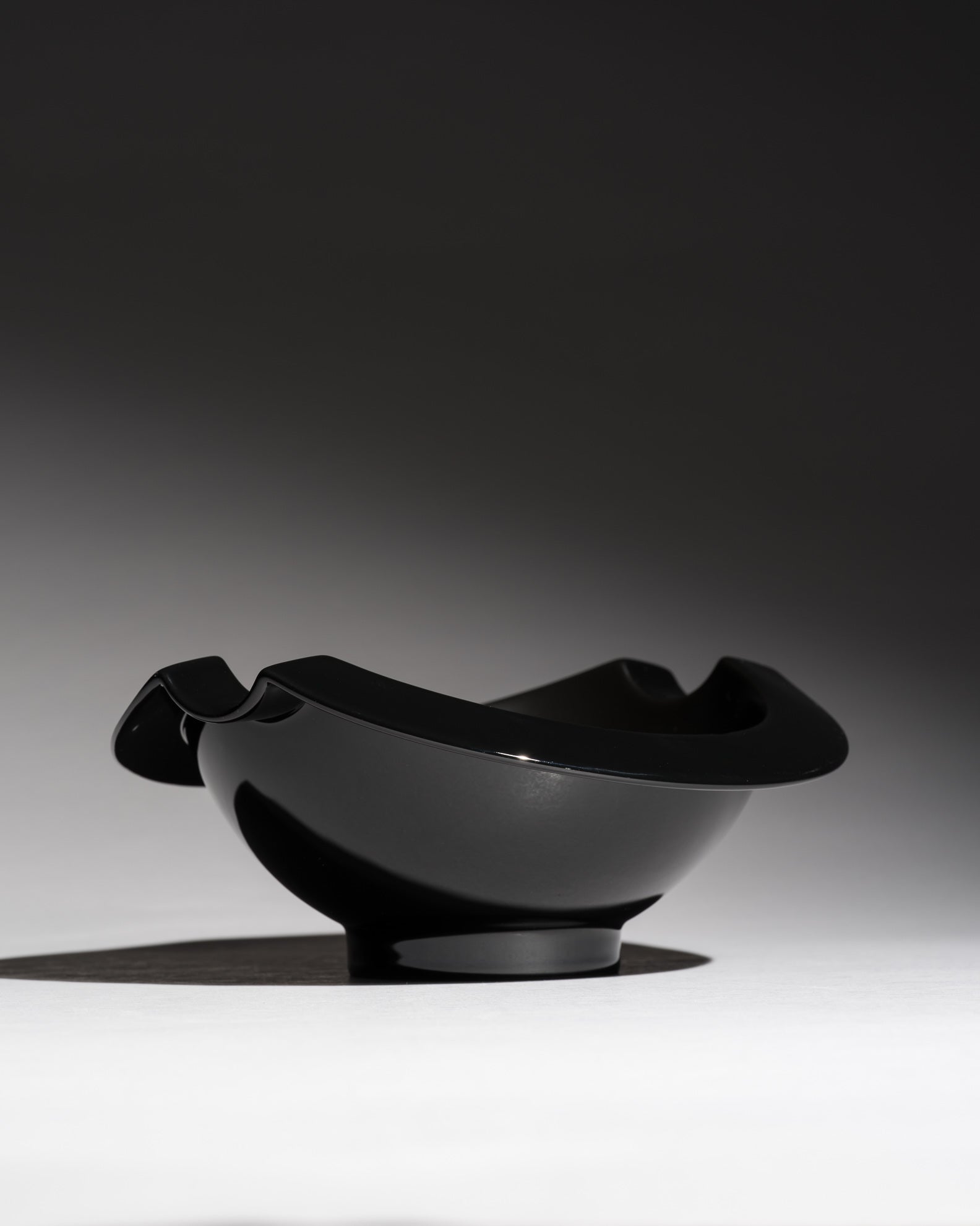 Nautica Porcelaine Noire Bowl – Jan van der Vaart for Rosenthal, 1980s