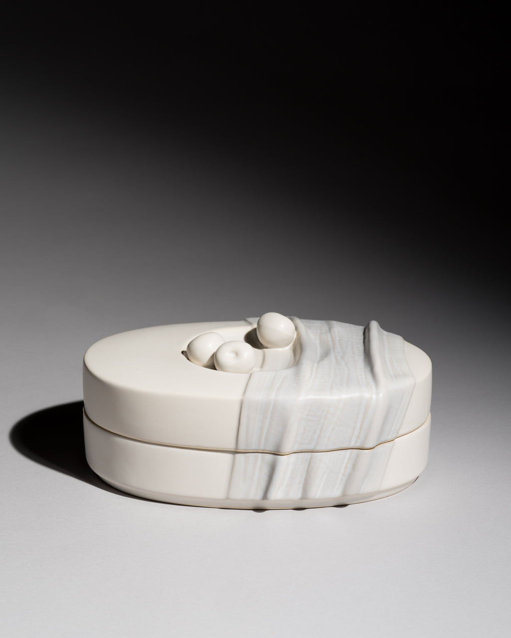 “Still Life” Porcelain Box  – Antje Brüggemann-Breckwoldt for Rosenthal, 1980s