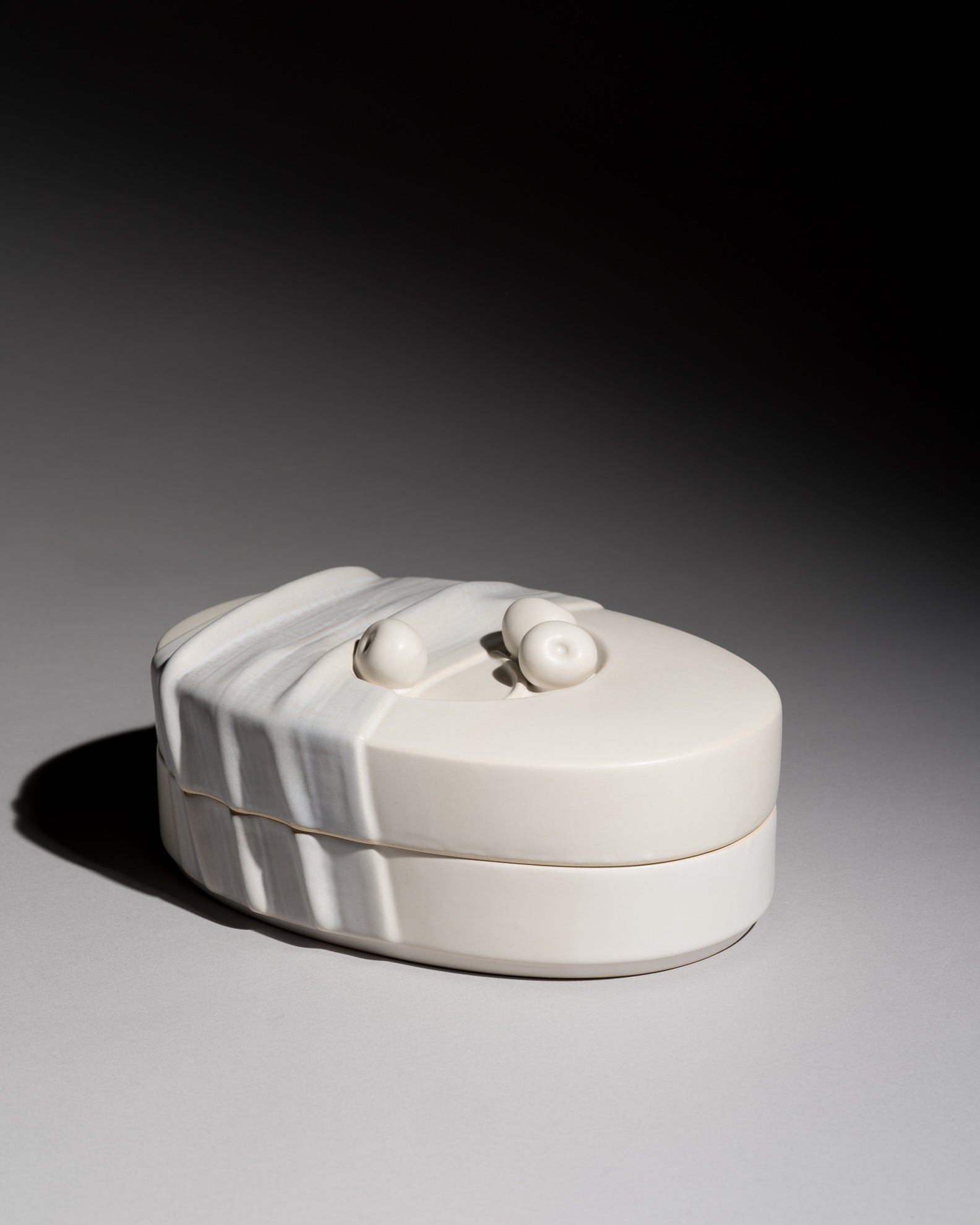 “Still Life” Porcelain Box  – Antje Brüggemann-Breckwoldt for Rosenthal, 1980s