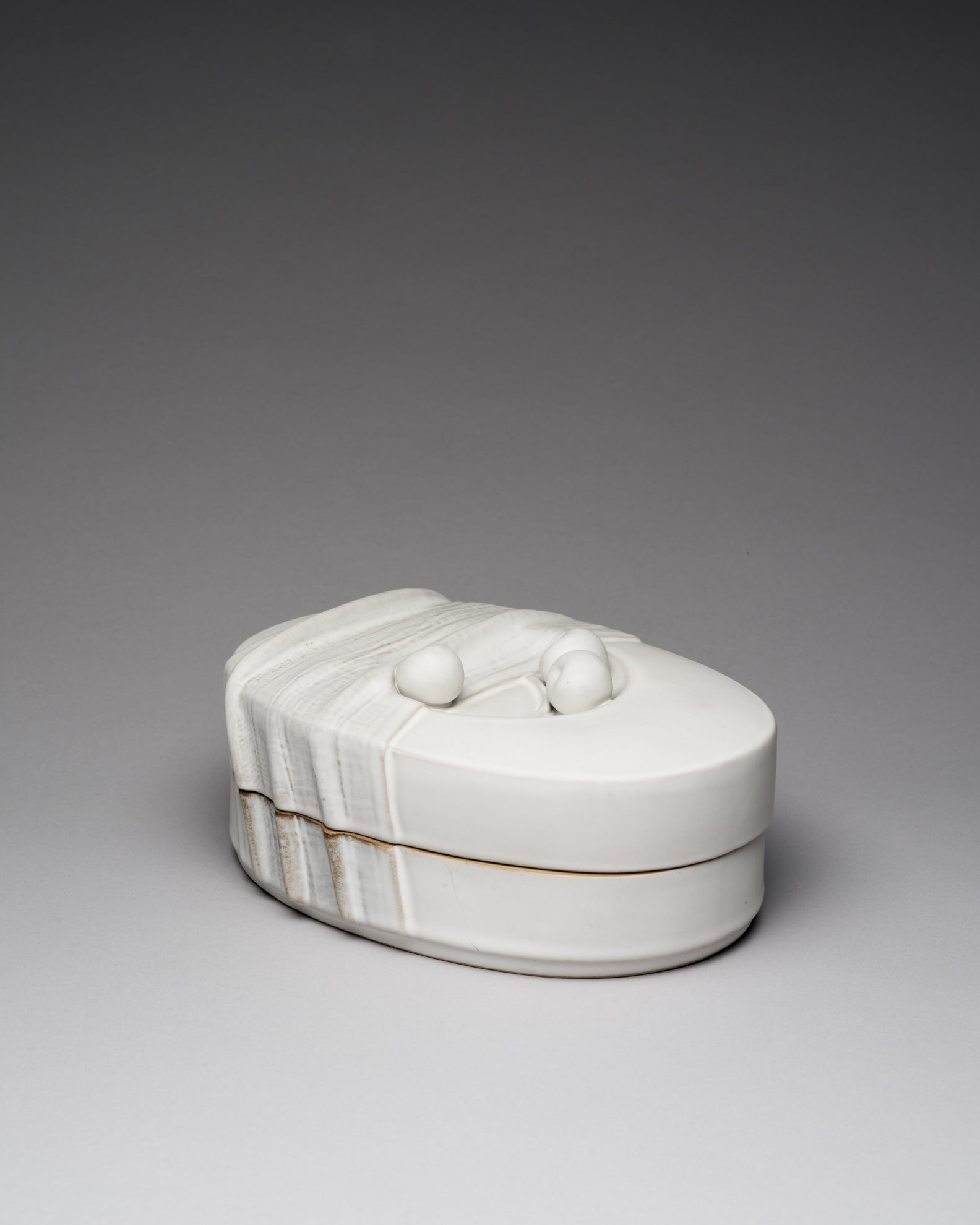 “Still Life” Porcelain Box  – Antje Brüggemann-Breckwoldt for Rosenthal, 1980s