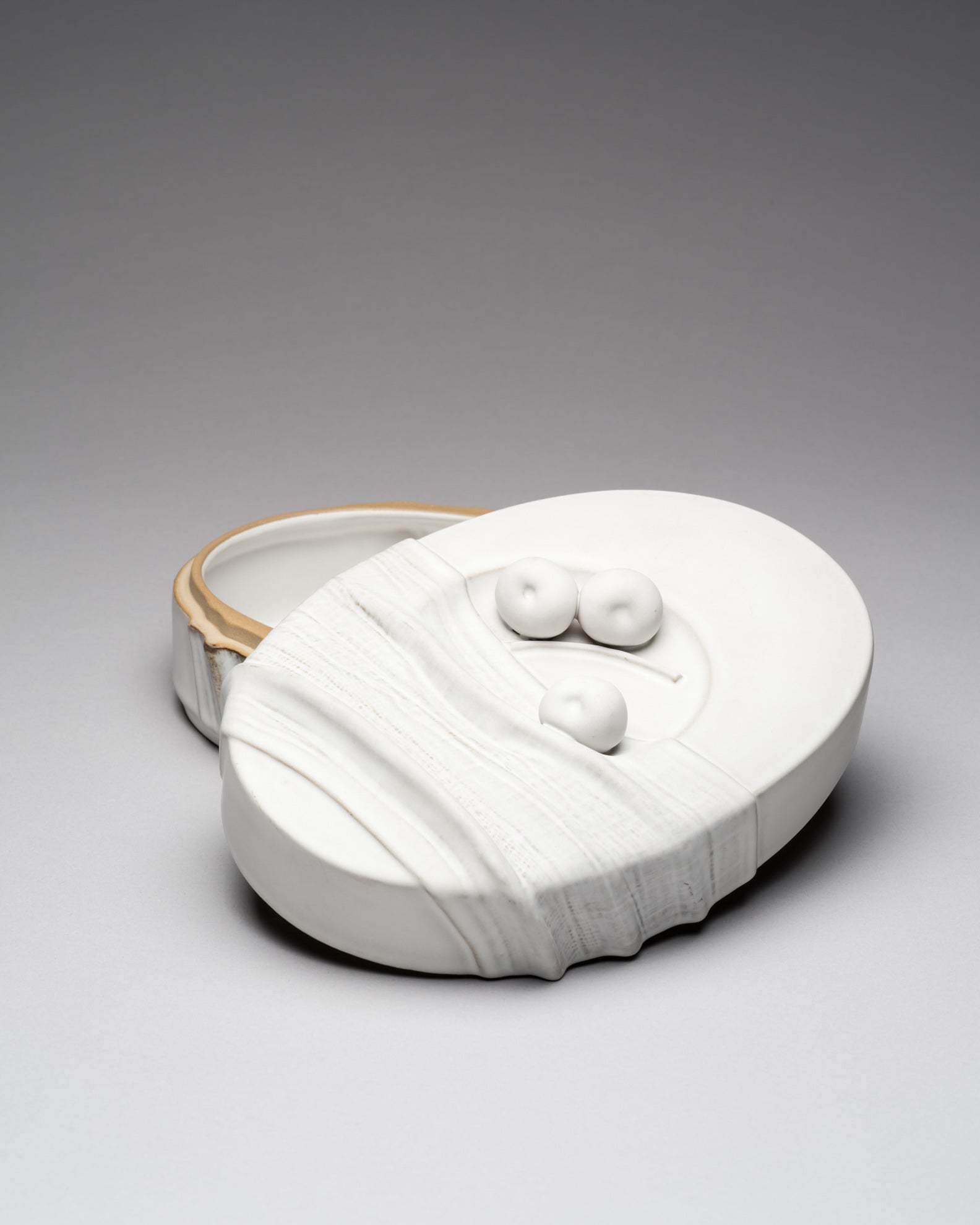 “Still Life” Porcelain Box  – Antje Brüggemann-Breckwoldt for Rosenthal, 1980s