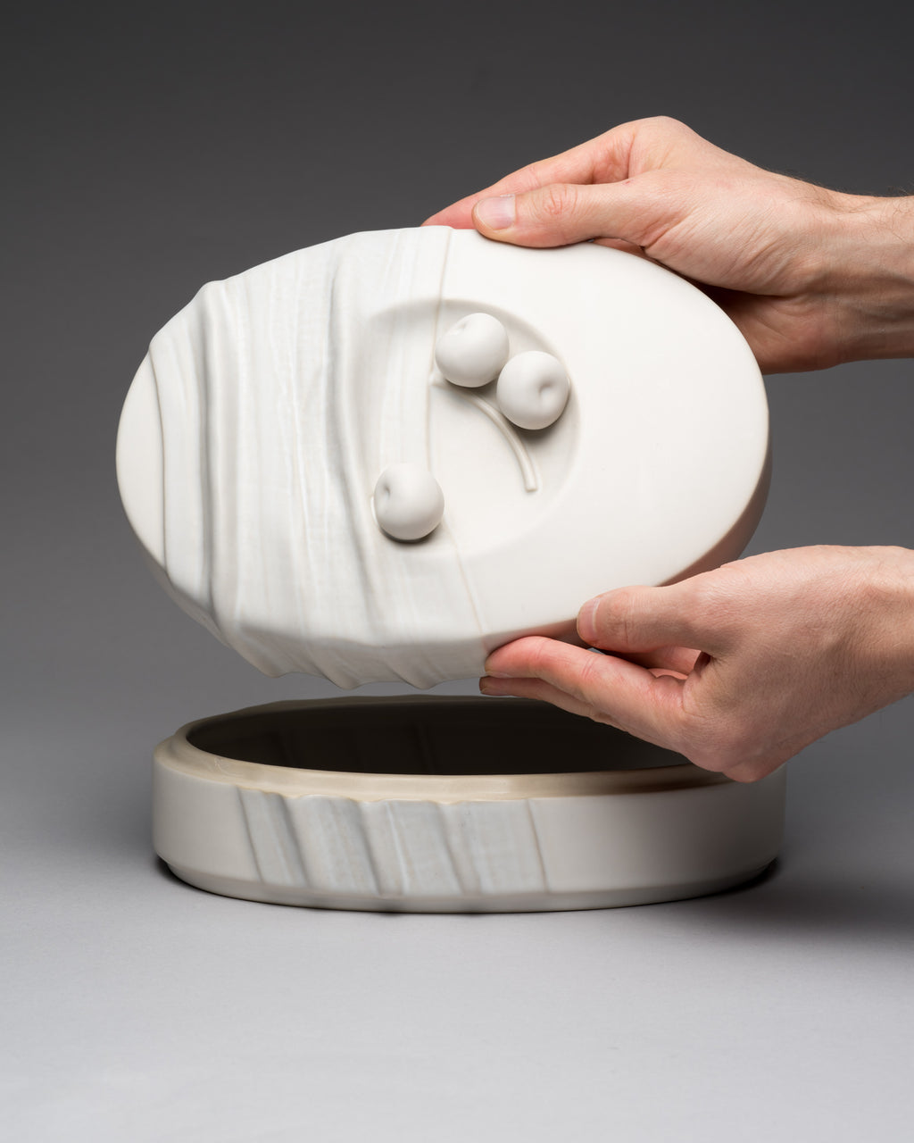 “Still Life” Porcelain Box  – Antje Brüggemann-Breckwoldt for Rosenthal, 1980s