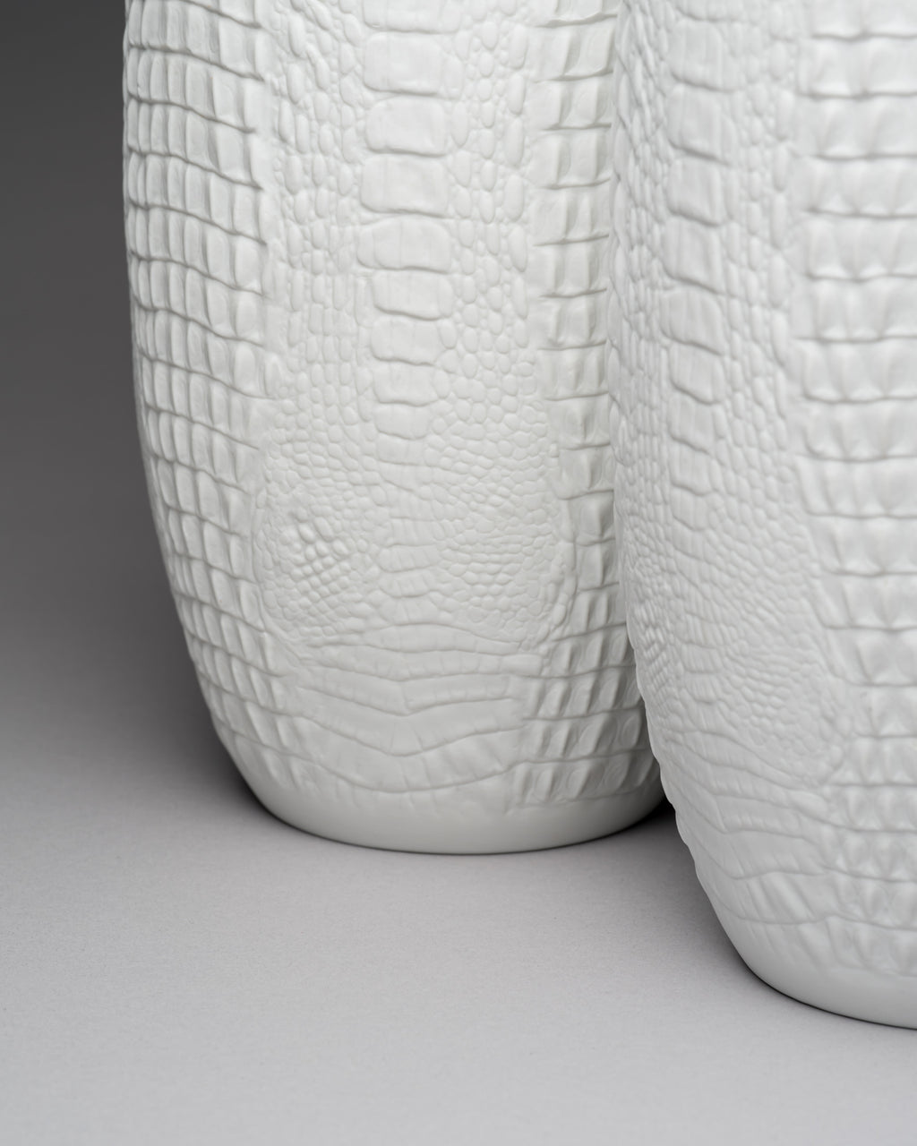 Reptile Relief Vase Duo – AK Kaiser, 1970s–1980s