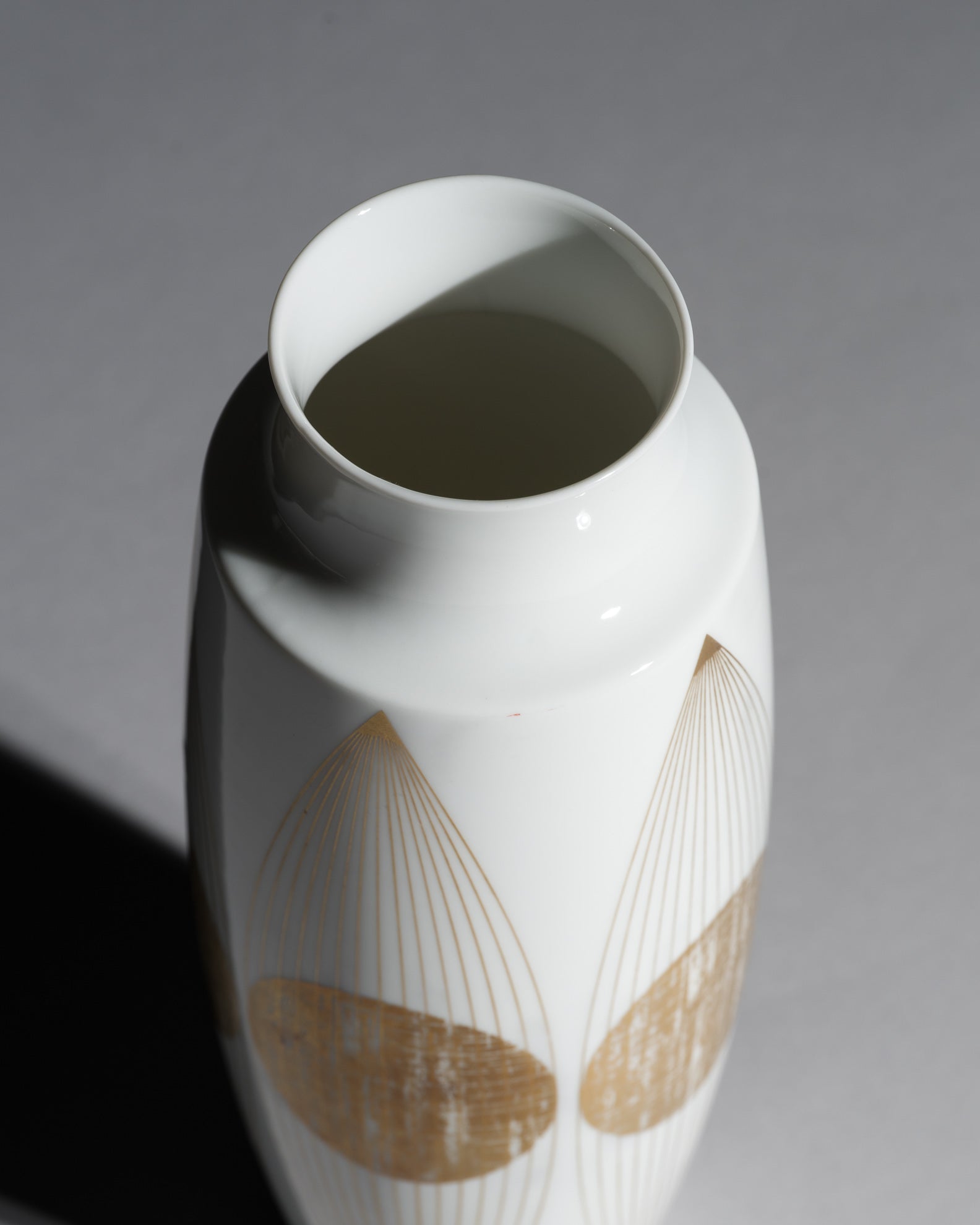 White & Gold Kugel-Ellipsen Porcelain Vase – Ernst August Sundermann for Fürstenberg, 1972