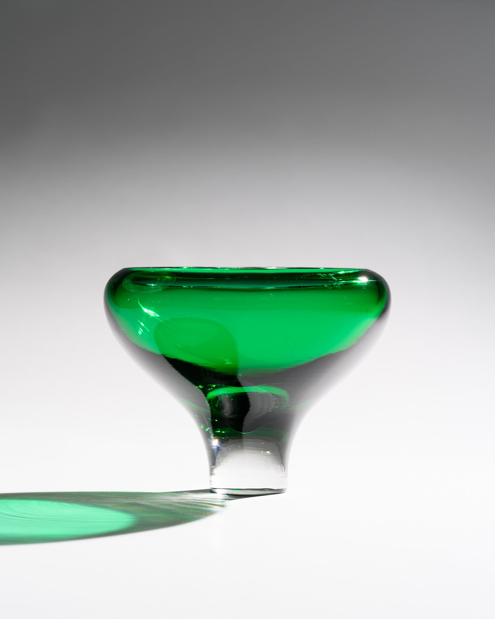 Organic Emerald Glass Bowl – Attributed to Gerard Thomassen for Royal Leerdam, circa 1990